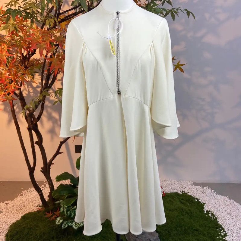 Louis Vuitton Louis Vuitton White Silk Dress for Women 0089 Size M / US 6-8 / IT 42-44 - 1 Thumbnail