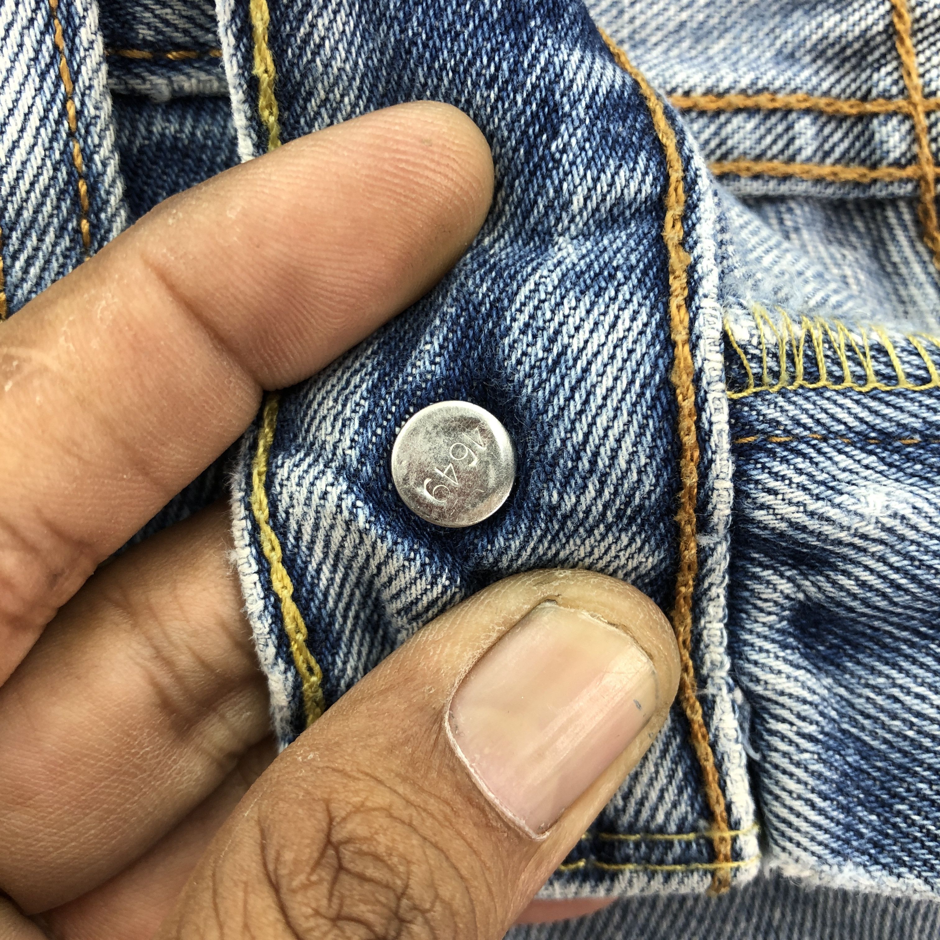 Levi's Vintage Levis 505 Distressed Light Wash Jeans Levi's Denim Size US 36 / EU 52 - 11 Thumbnail