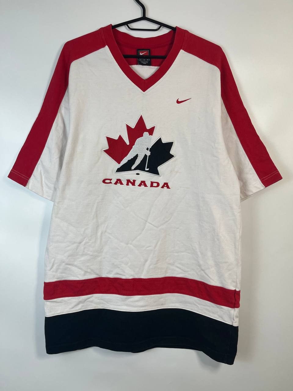 Nike NIKE TEAM CANADA HOCKEY JERSEY WHITE RED VINTAGE MENS SIZE M Size US M / EU 48-50 / 2 - 1 Thumbnail