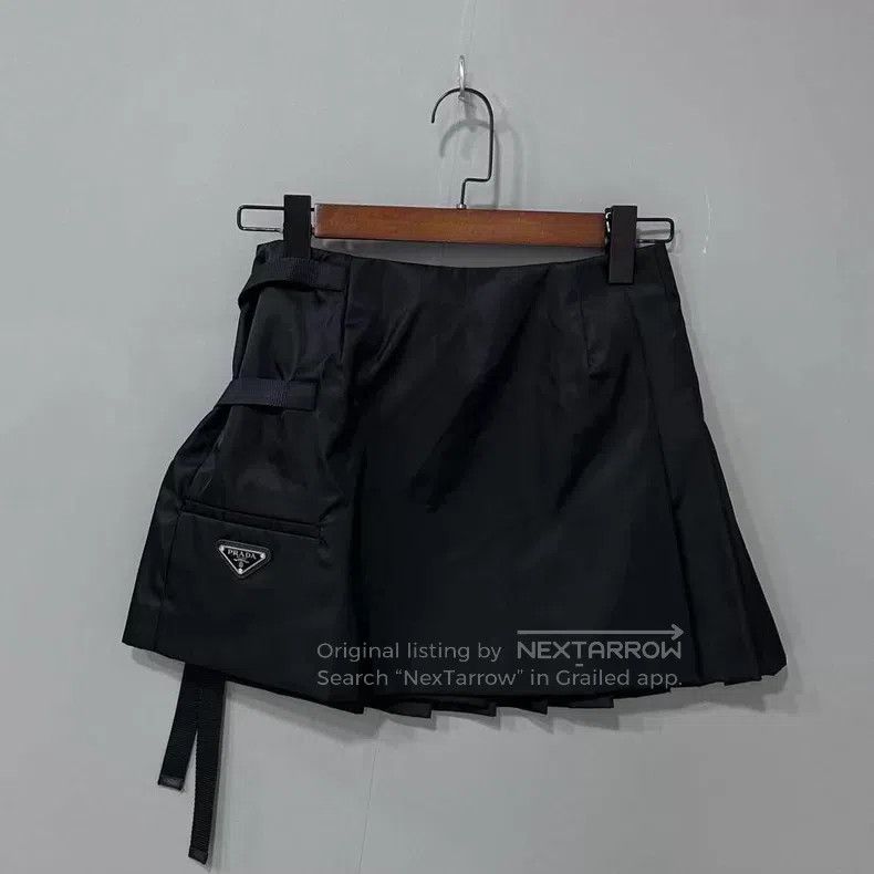 Prada Prada Recycled nylon triangle logo pleated skirt Size 25" / US 0 / IT 36 - 1 Thumbnail