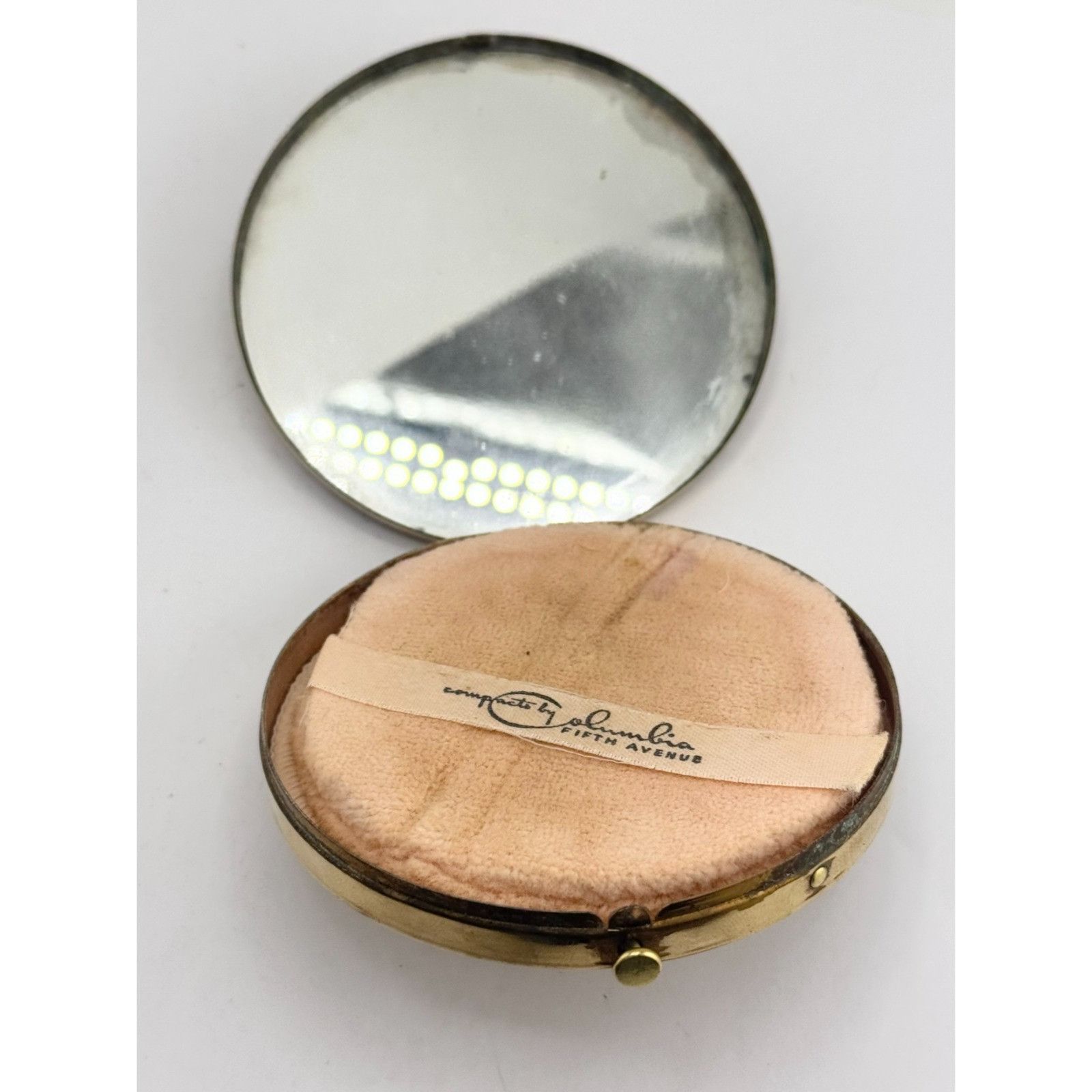 Vintage Vintage compact by Columbia Fifth Ave round compact Size ONE SIZE - 4 Thumbnail