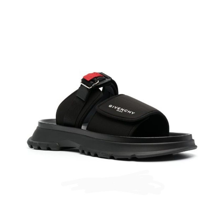 GIVENCHY｜SLIPPERS (BH301ZH1H5 001) Givenchy logo-embossed Slides | Black | FARFETCH
