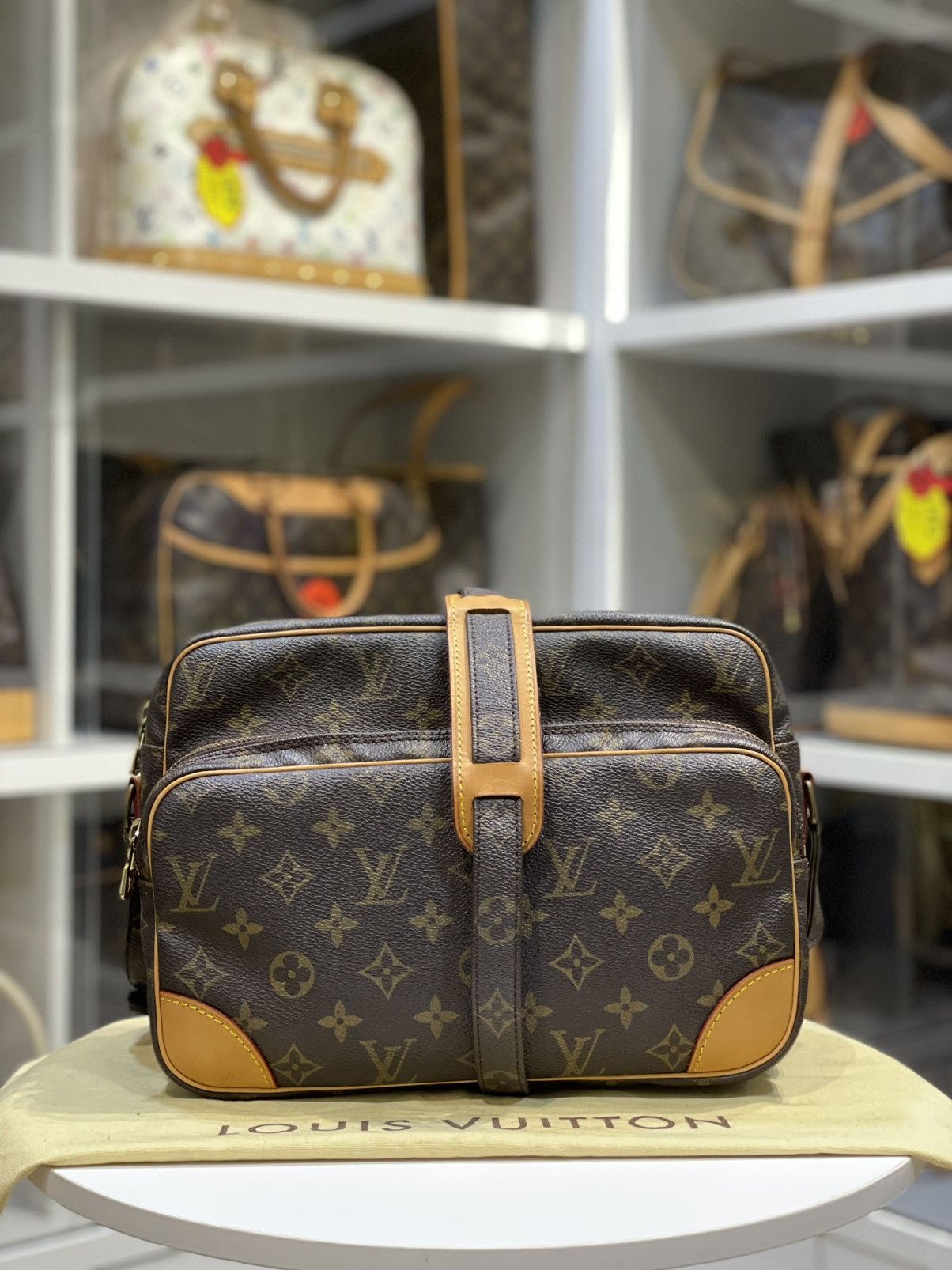 Louis Vuitton AUTHENTIC LOUIS VUITTON MONO NILE PM BAG Size ONE SIZE - 2 Thumbnail