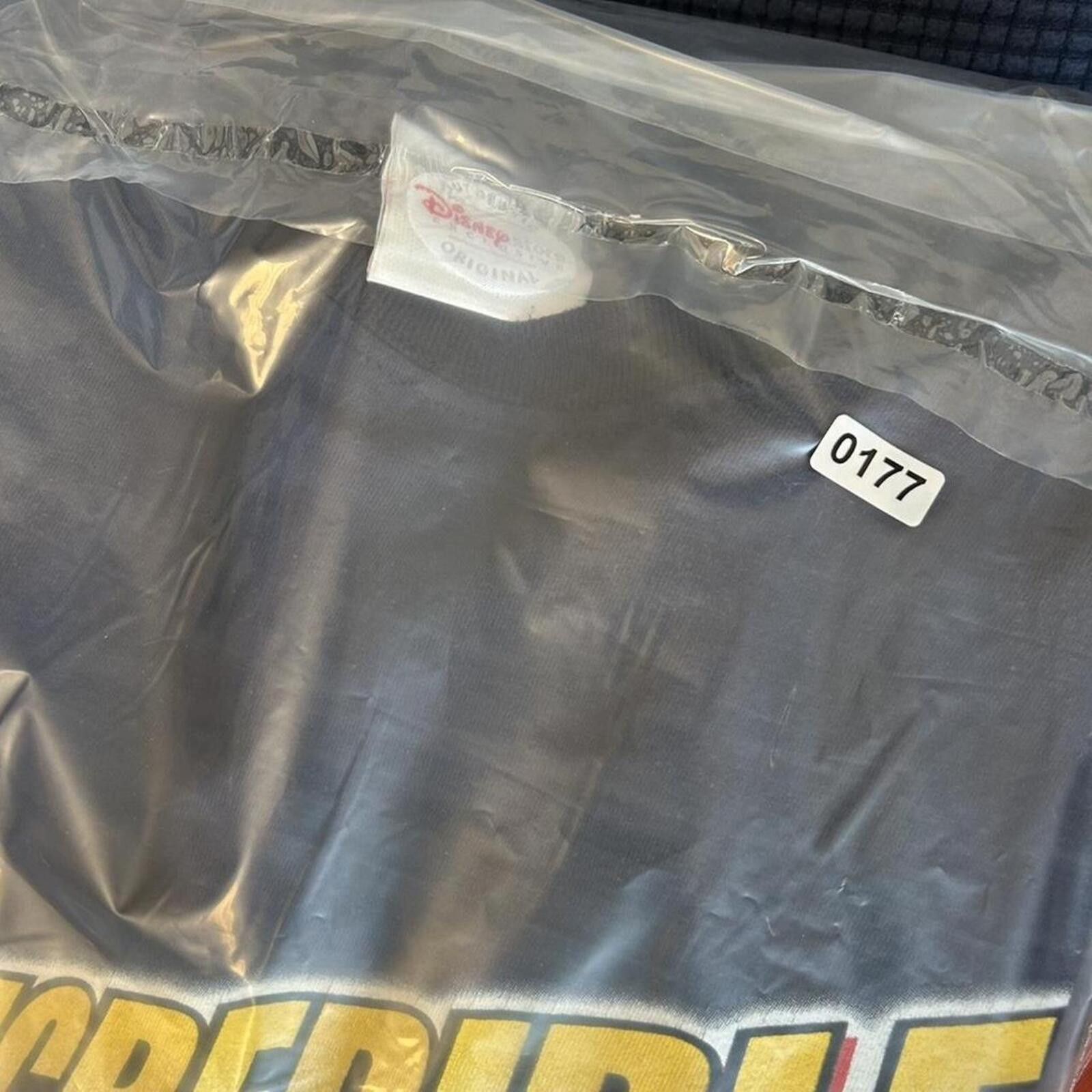 Disney Vintage y2k Mr. Incredible Disney Graphic t shirt size L Size US L / EU 52-54 / 3 - 7 Thumbnail