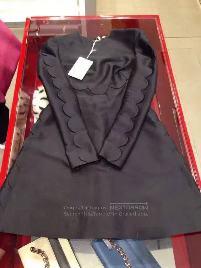 Valentino Valentino dress Size M / US 6-8 / IT 42-44 - 1 Thumbnail