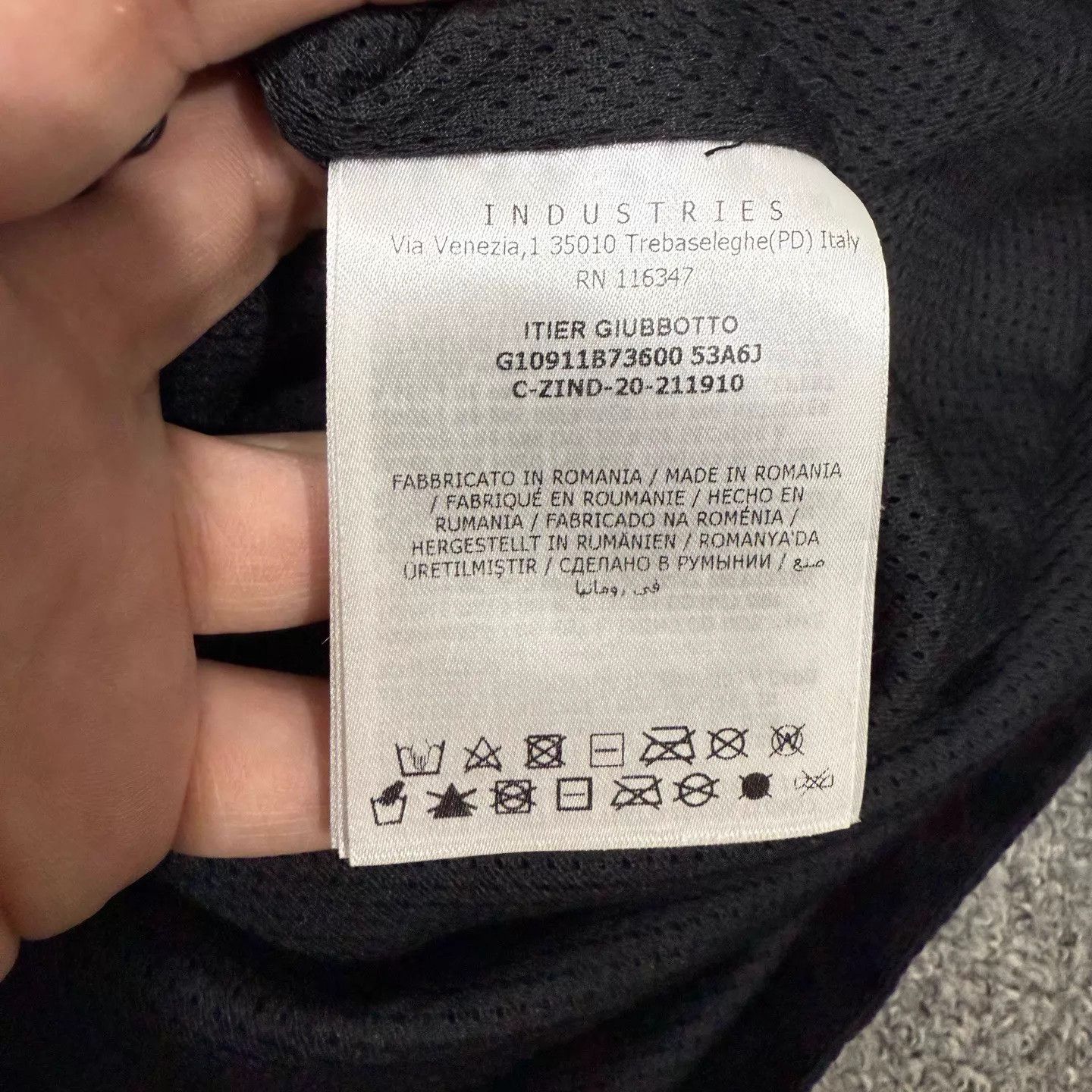 Moncler Moncler Black Double Logo Jacket Size 4 Near New Size US XL / EU 56 / 4 - 4 Thumbnail