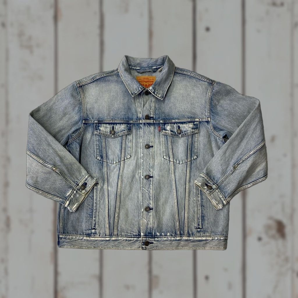 Levi's VINTAGE Levi's Trucker Jacket Denim Light Wash Distressed 2XL Men Blue Jeans Jacket Lined Collared Sample Stock Size US XXL / EU 58 / 5 - 1 Thumbnail