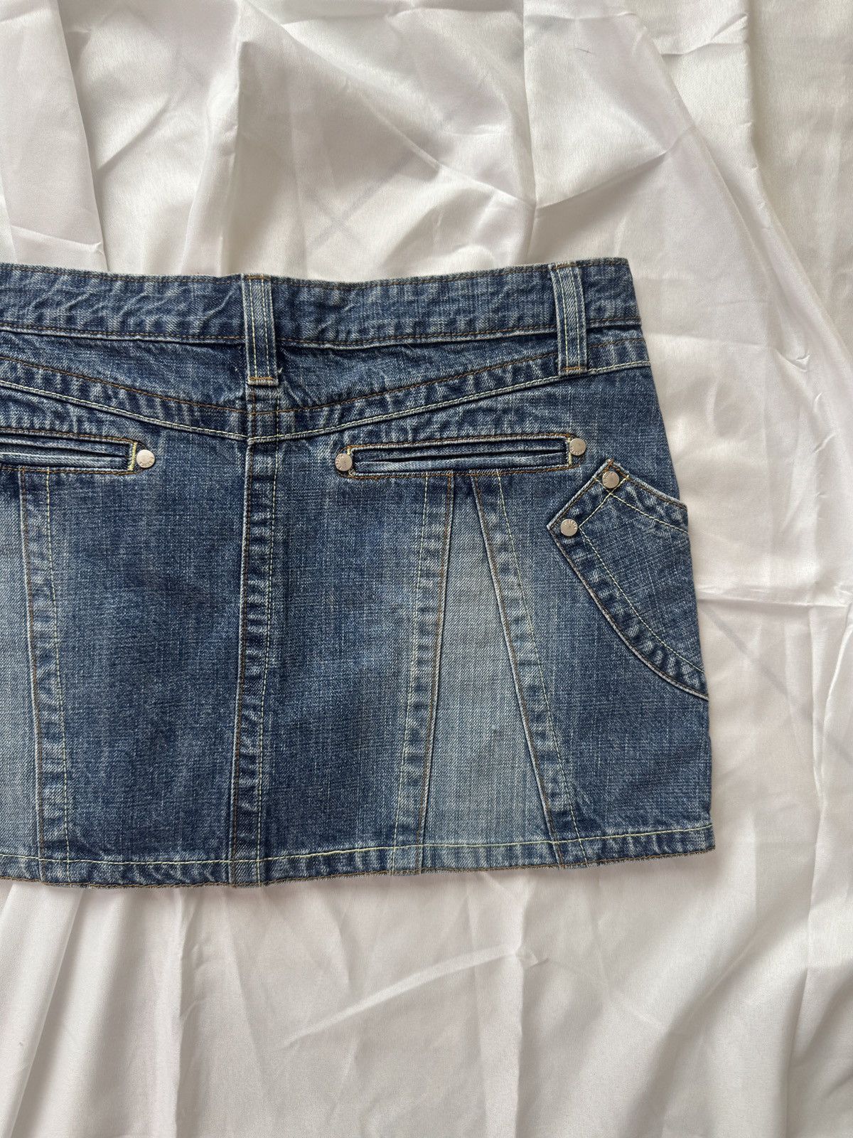 Hysteric Glamour 2000’s Fishbone Y2K Vintage Glam Washed Denim Mini Skirt Size 30" / US 8 / IT 44 - 7 Thumbnail