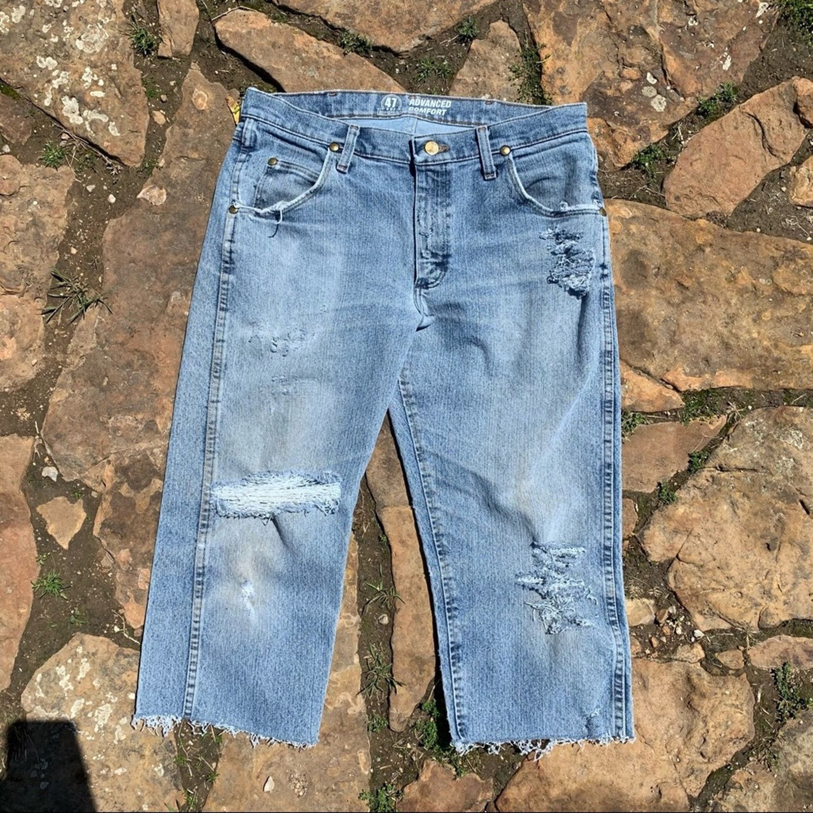 Wrangler Vintage Wrangler upcycled DIY distressed crop jean Size 32" / US 10 / IT 46 - 3 Thumbnail