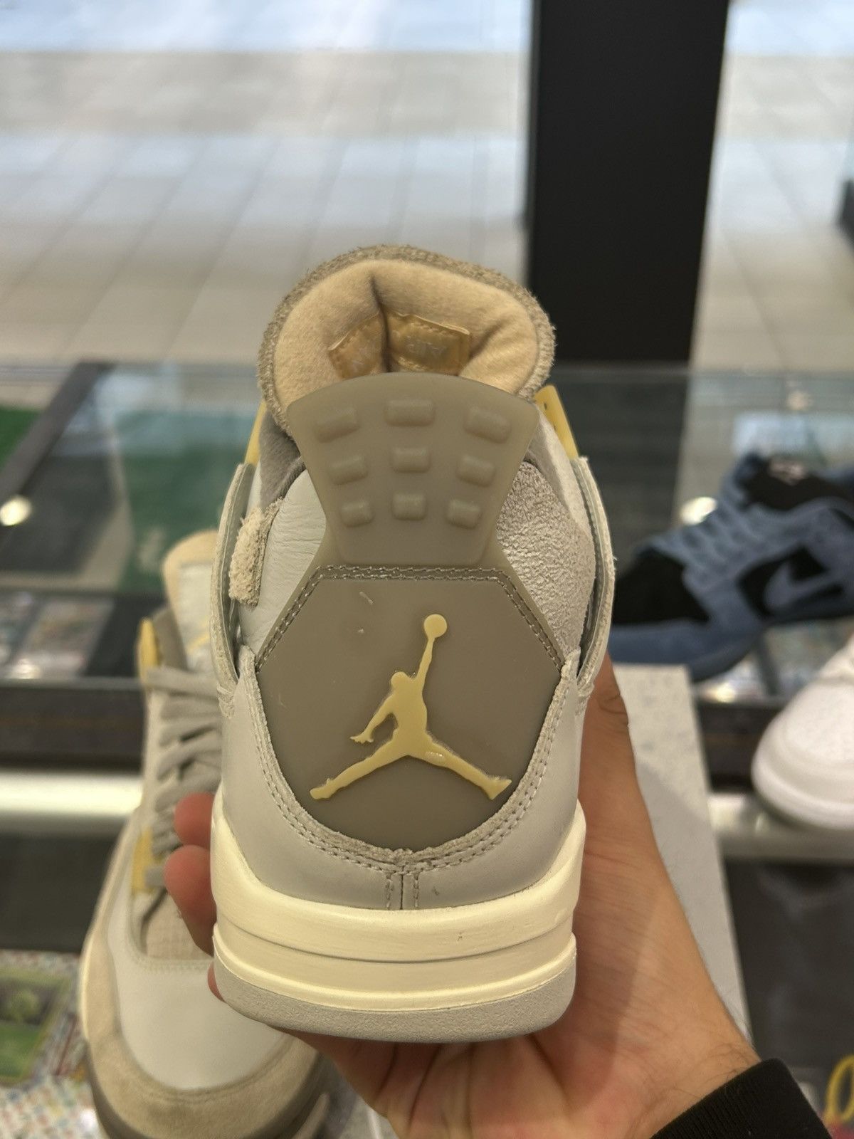 Jordan Brand Jordan 4 craft photon dust Size US 9.5 / EU 42-43 - 3 Thumbnail