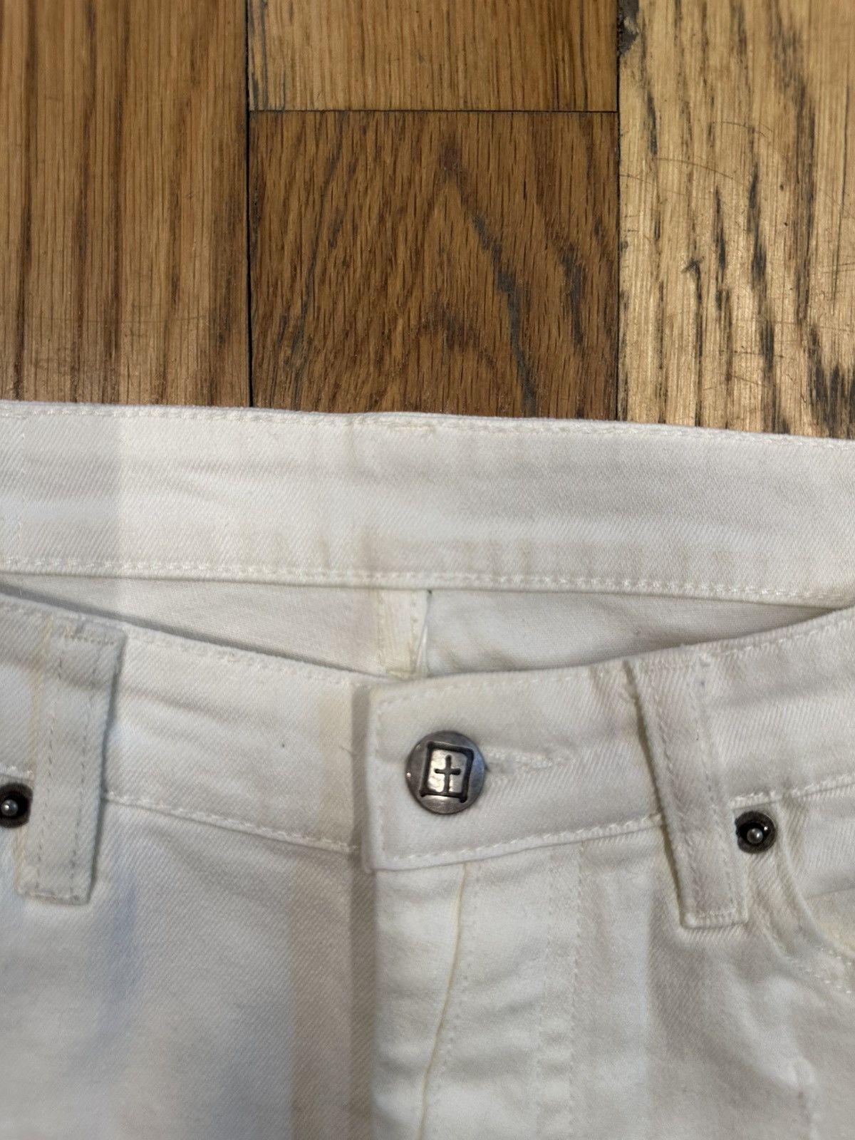 Ksubi Ksubi Knee Rip Plain White Denim Jeans Size 33 Size US 33 - 3 Thumbnail