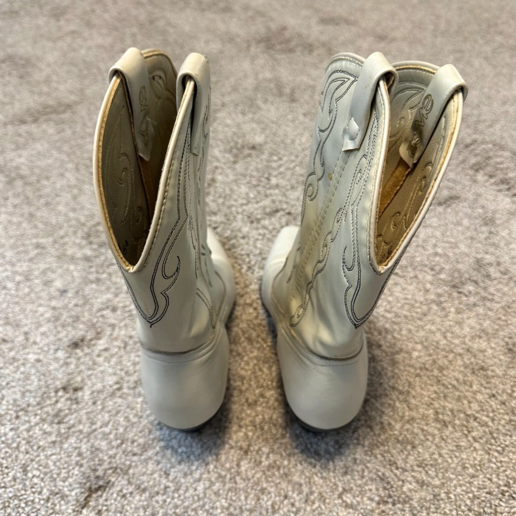 Vintage VINTAGE Acme White Cowboy Boots Western Cowgirl Ankle 7 Cream Pearlescent 6.5 7 Boots Womens Cowgirl Boots White Western Cowboy Boots Acme Size US 7 / IT 37 - 5 Thumbnail