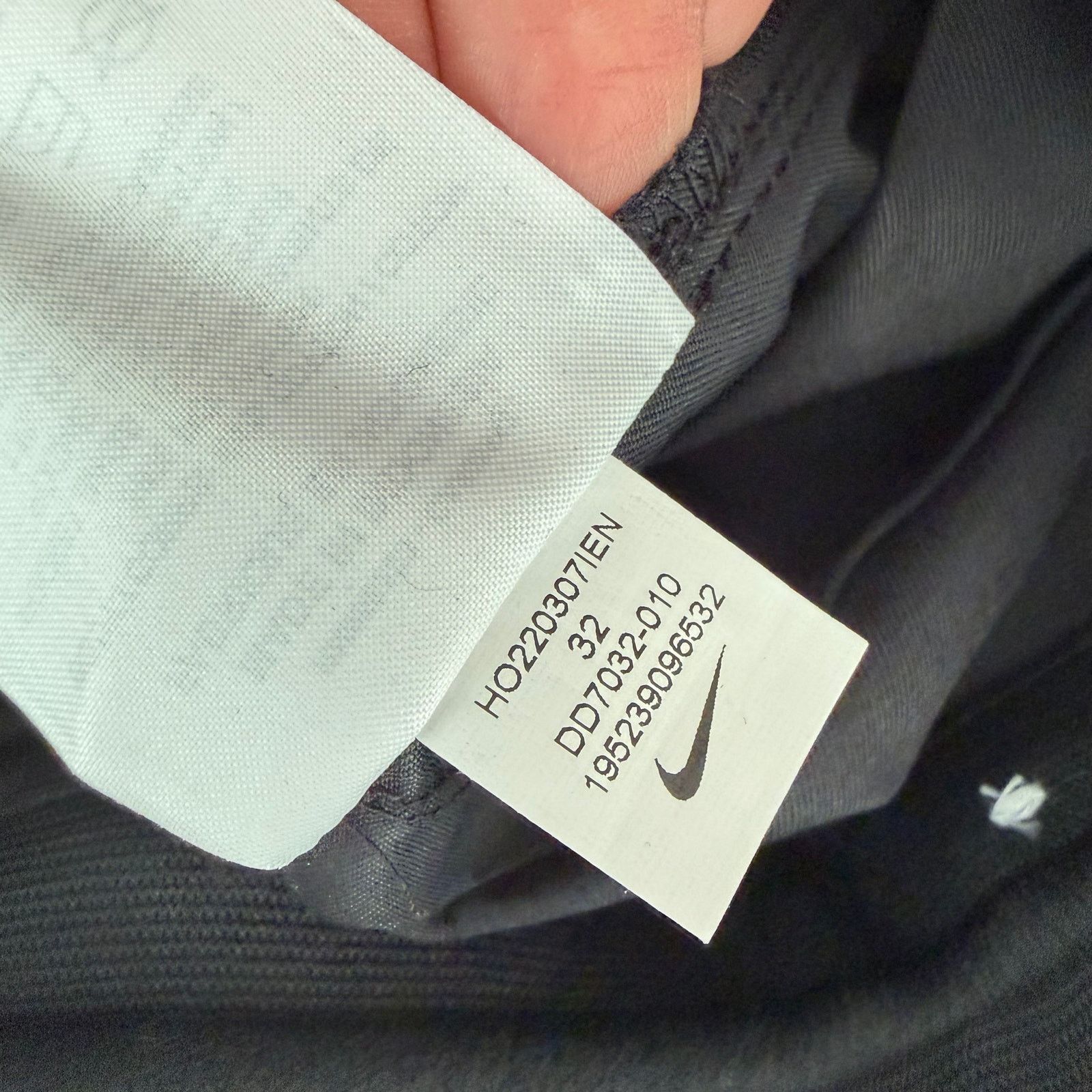 Nike Nike Essentials Black Tapered Leg Cropped Pants Sz 32 Size US 32 / EU 48 - 7 Thumbnail