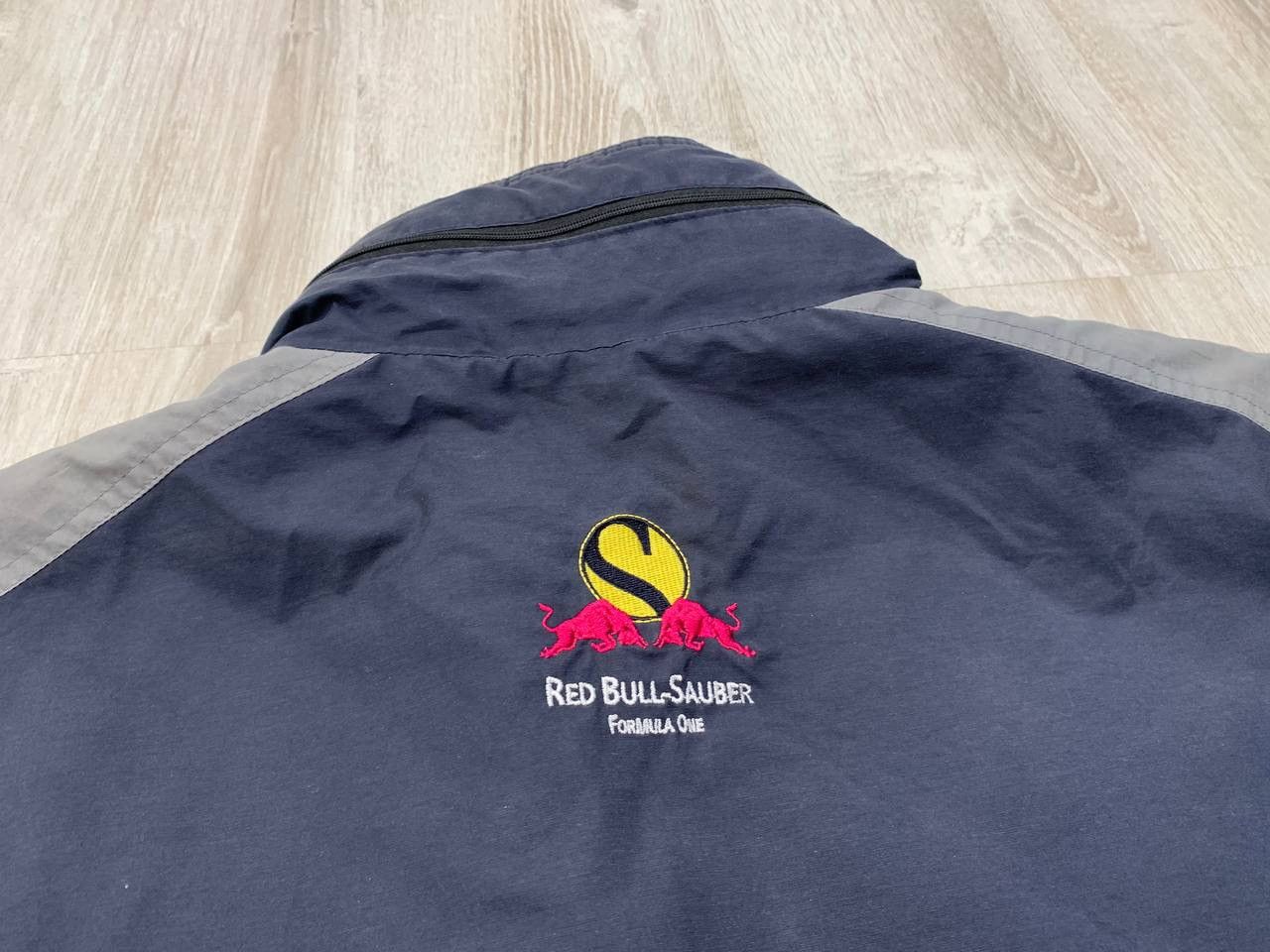 Vintage Mens vintage jacket Red Bull Sauber Formula 1 Size XL Size US XL / EU 56 / 4 - 9 Thumbnail