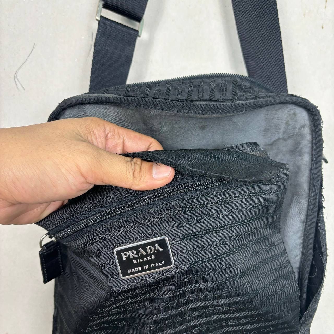 Prada Vintage Prada Vela Nylon Messenger Bag Black V161 Tessuto Size ONE SIZE - 14 Thumbnail