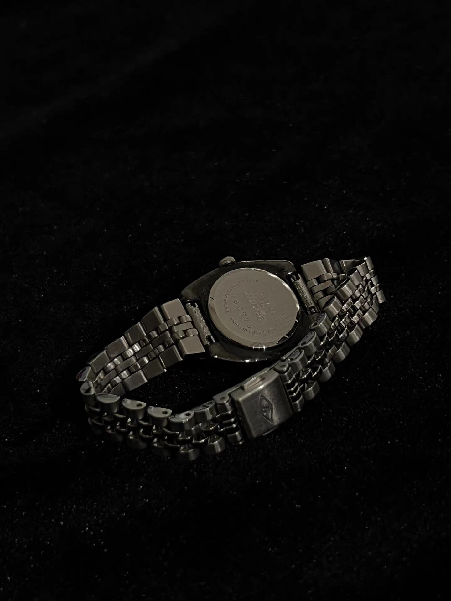 Zucca Cabane de Zucca Cast & Engraved Watch。 Q13 Size ONE SIZE - 4 Thumbnail