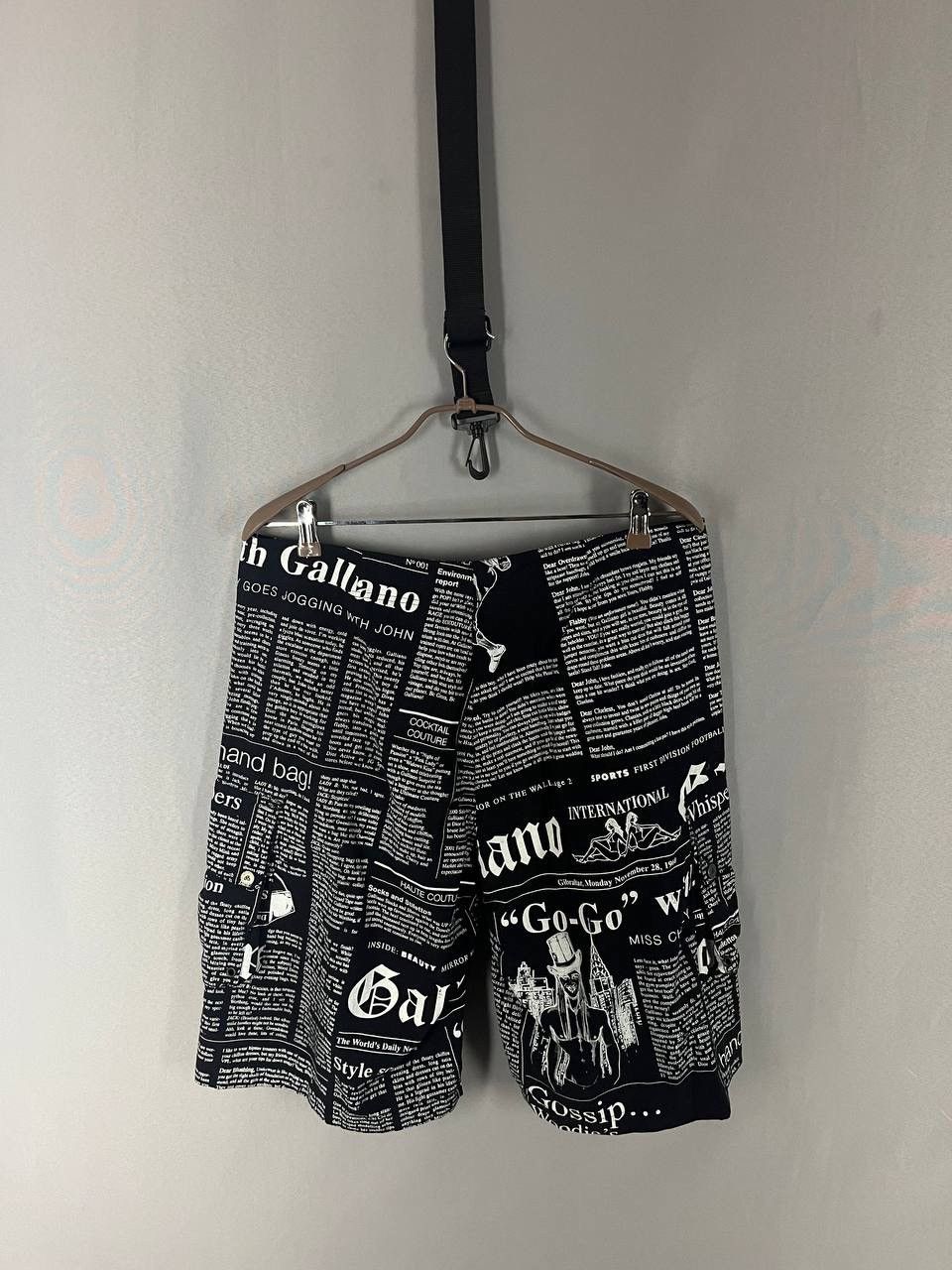 John Galliano John Galliano Shorts Newspaper Black Size US 36 / EU 52 - 4 Thumbnail