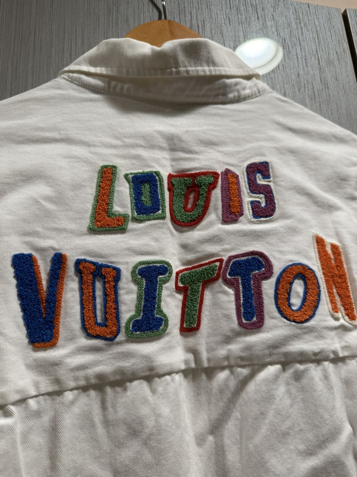 Louis Vuitton Louis Vuitton NBA Logo Shirt Size US L / EU 52-54 / 3 - 3 Thumbnail