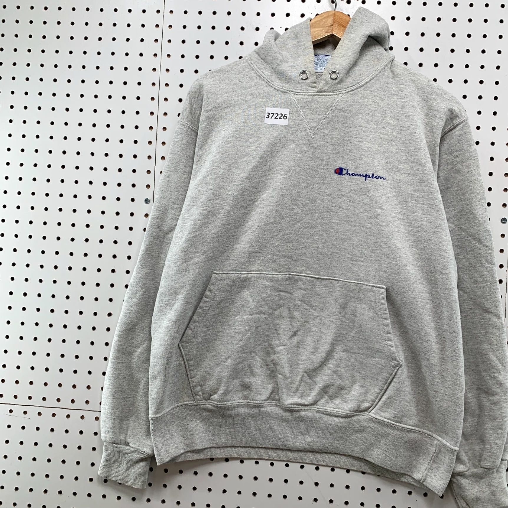 Champion VTG Champion Hoodie Sweatshirt Mens Large Gray Distressed Heavy Pullover 21.5x25 Pullover Sweatshirt Mens Large Gray 90s Champion Hoodie Mens L Gray Size US L / EU 52-54 / 3 - 4 Thumbnail