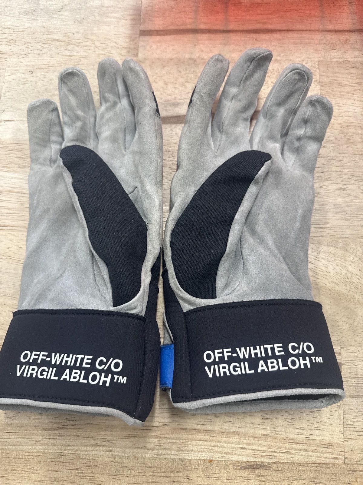 Off-White Off-White Exact Opp Gloves (VIRGIL ABLOH) Size ONE SIZE - 1 Thumbnail