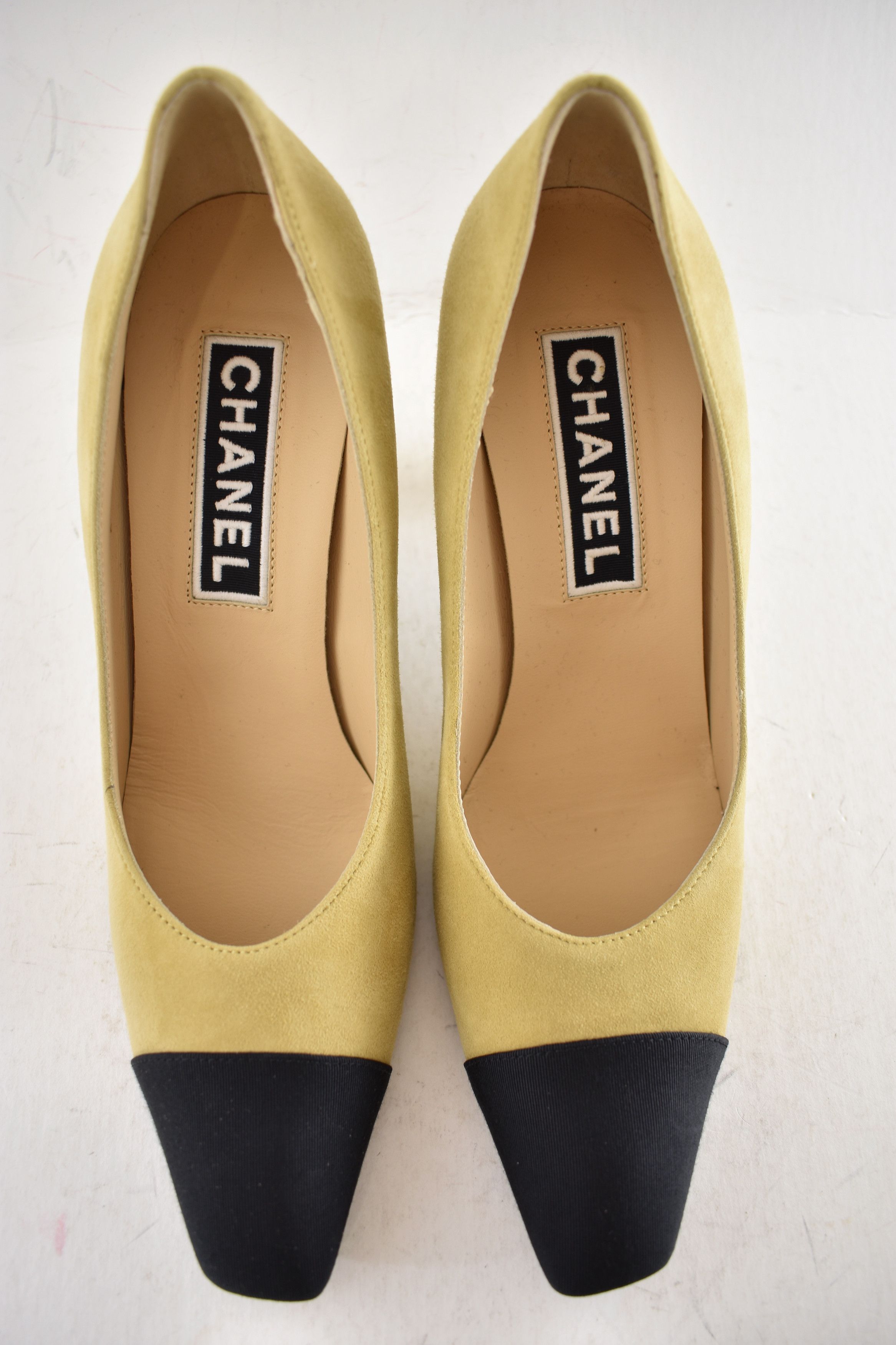 Chanel 25A Suede Black Square CC Crystal Logo Heel Of Fame Pump 39 Size US 9 / IT 39 - 9 Thumbnail