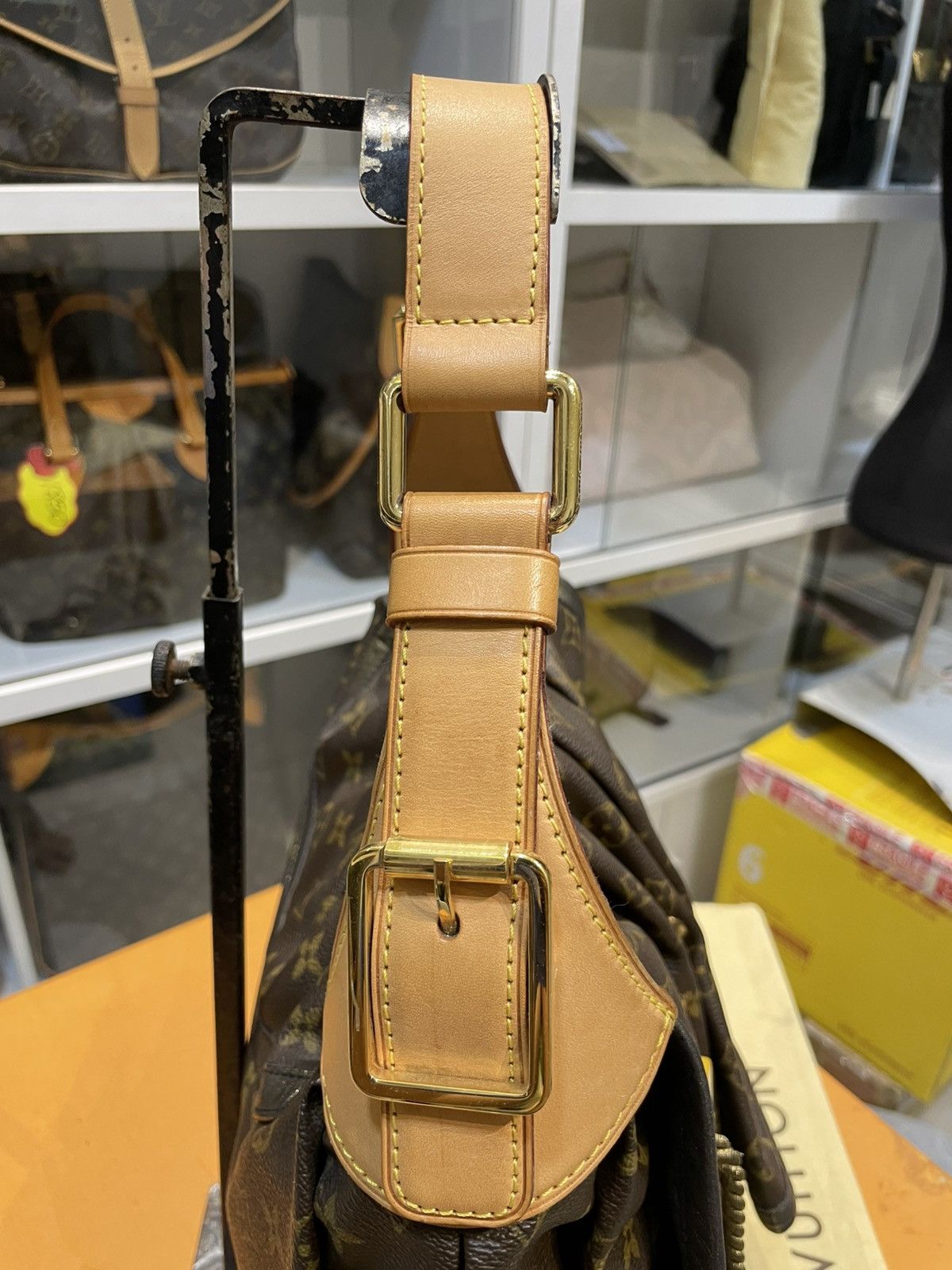 Louis Vuitton AUTHENTIC LOUIS VUITTON LIMITED EDITION KALAHARI GM Size ONE SIZE - 6 Thumbnail
