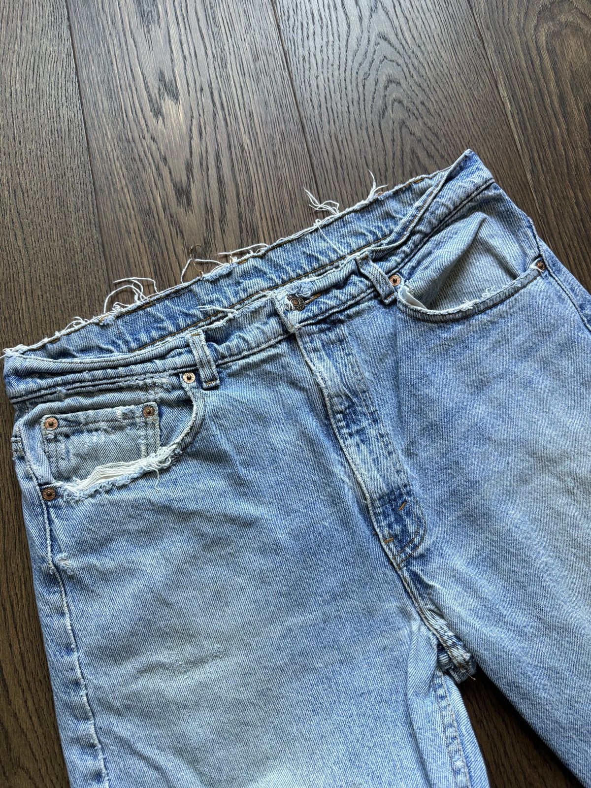 Vintage Vintage Levi's 505 Thrashed Denim Jeans Size US 36 / EU 52 - 5 Thumbnail