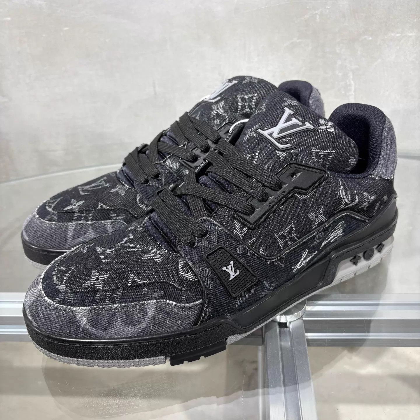 Louis Vuitton LV Trainer Distressed Denim Black UK9.5/43.5 Size US 10.5 / EU 43-44 - 2 Thumbnail