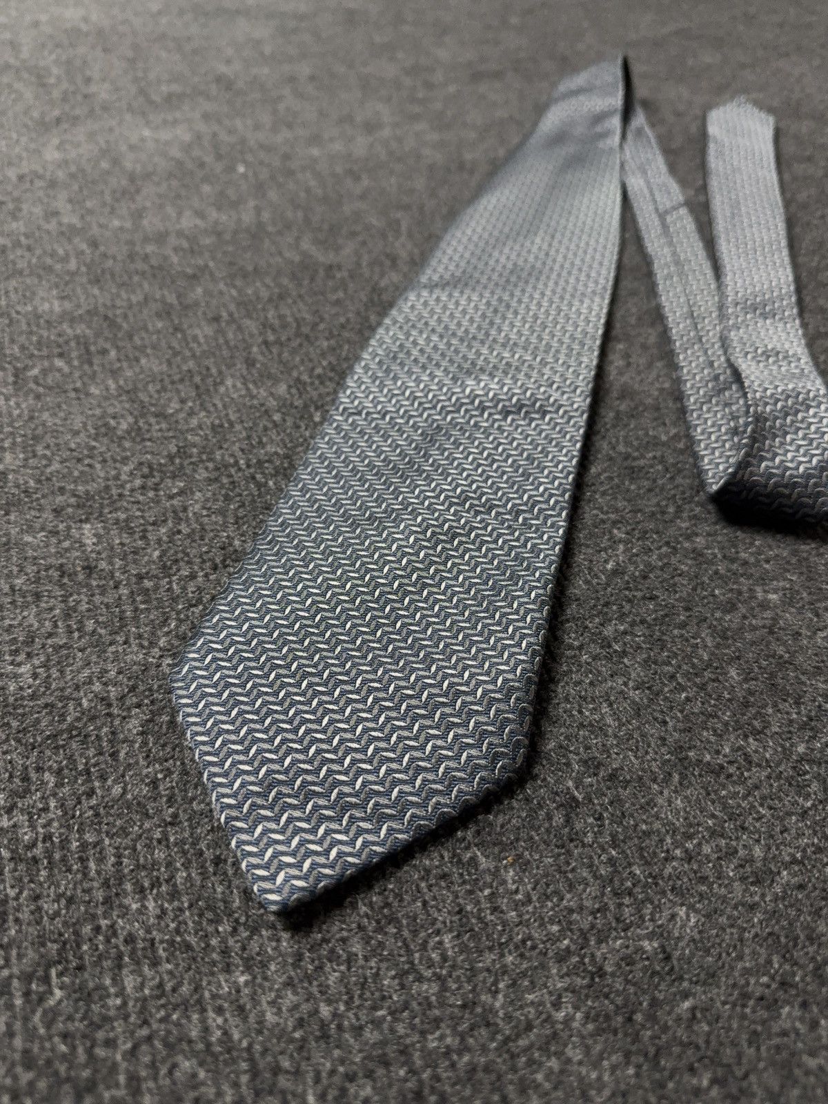 Armani Collezioni Luxury Italy Armani Collezioni Blue Pattern Silk Tie Size ONE SIZE - 2 Thumbnail