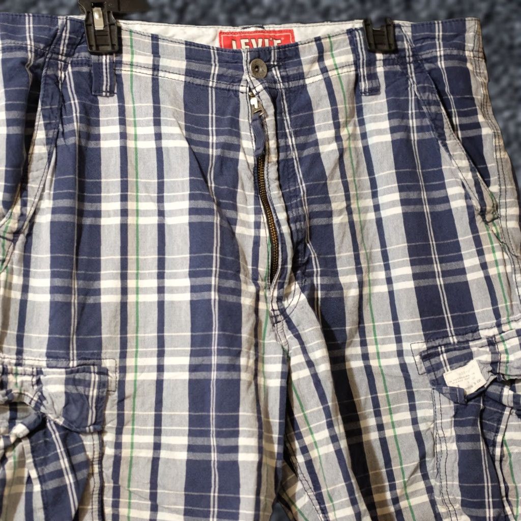 Levi's Levi's Cargo Shorts 100% Cotton Plaid Mens W36 Cargo Pocket Casual Size US 37 - 1 Thumbnail