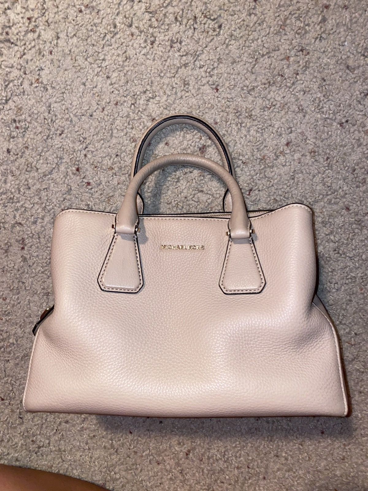 Michael Kors Michael Kors Blush Pink Purse With Gold Hardware Size ONE SIZE - 1 Thumbnail