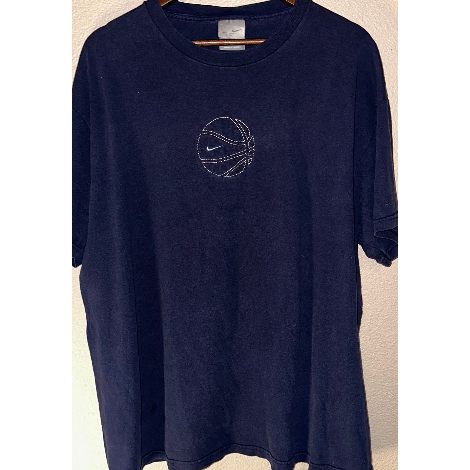 Nike •Nike Navy Basketball Embroidered Tee 🏀👕 Size XL Size US XL / EU 56 / 4 - 1 Thumbnail