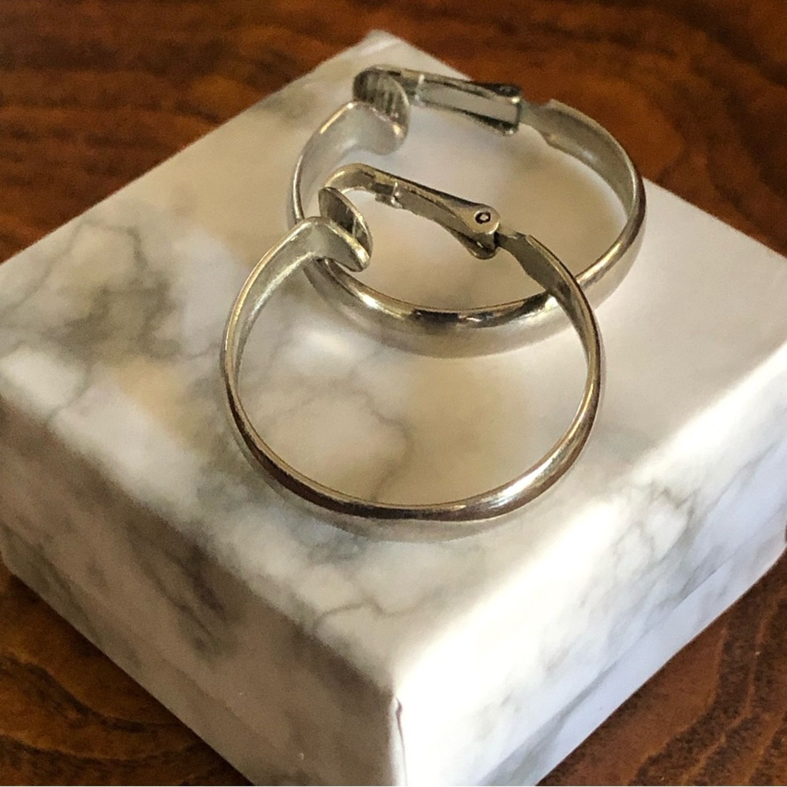 Vintage Vintage 80s silver plated hoop clip on earrings Size ONE SIZE - 1 Thumbnail