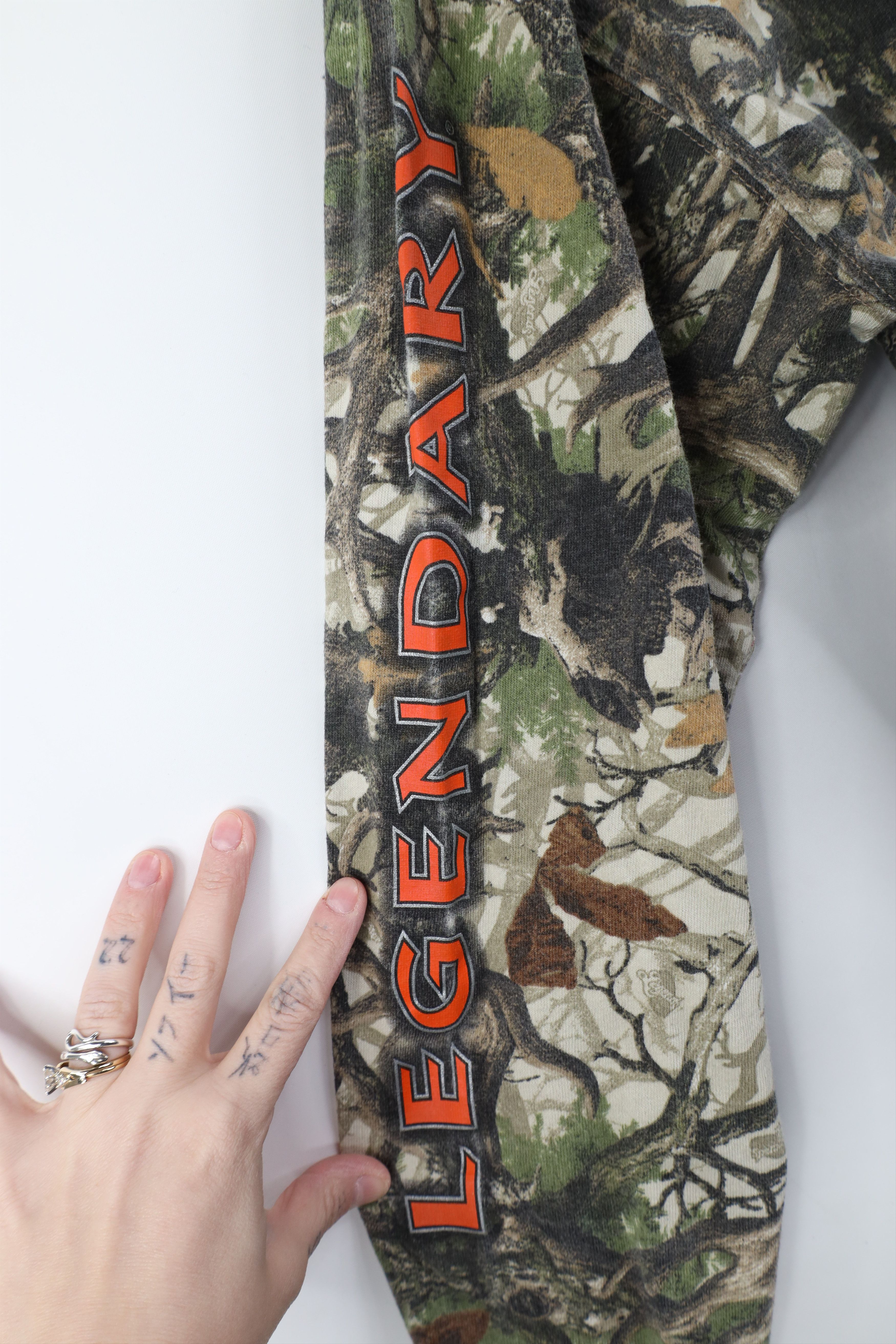 Vintage Vintage Y2K Streetwear Antler Camouflage Long Sleeve T-Shirt Size US S / EU 44-46 / 1 - 7 Thumbnail