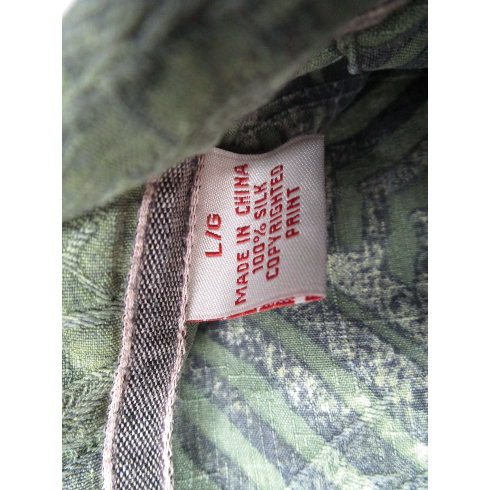 Tommy Bahama Tommy Bahama Shirt Mens Large Green Silk Button Up Hawaiian Abstract Camp Tiki Size US L / EU 52-54 / 3 - 4 Thumbnail