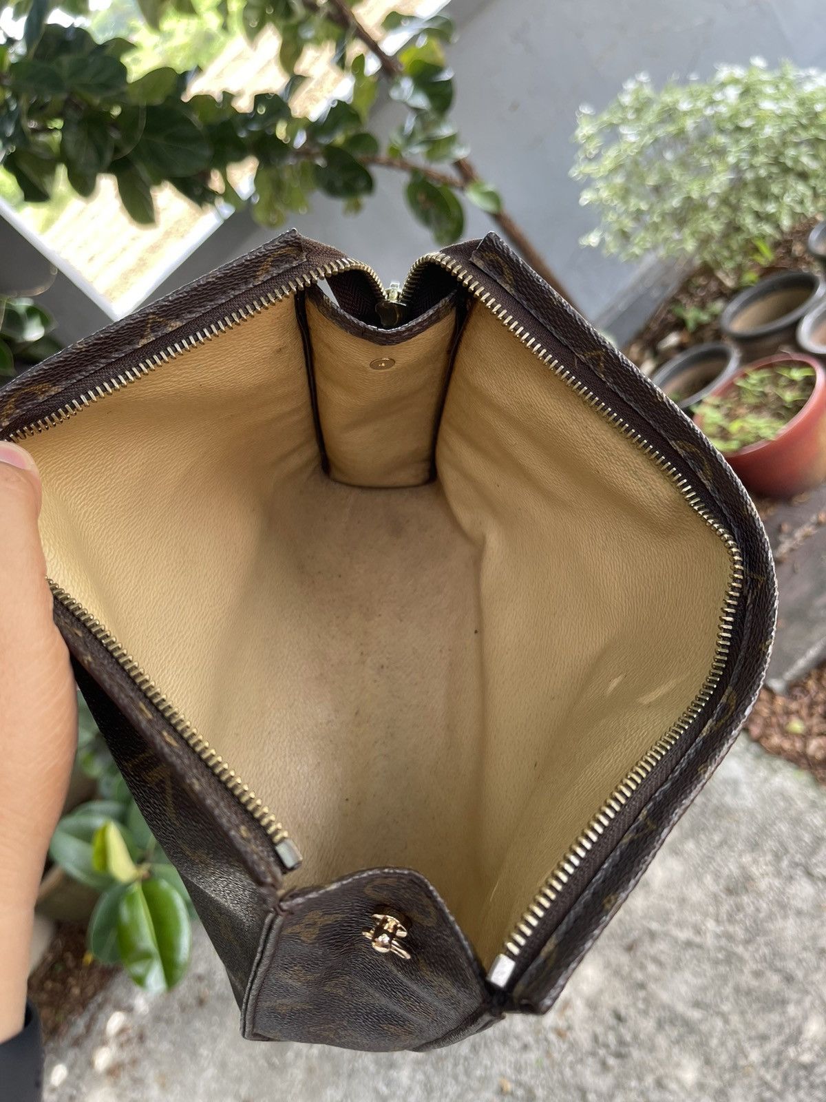 Louis Vuitton Authentic LOUIS VUITTON Mono Porce Toilette Bag Size ONE SIZE - 18 Thumbnail
