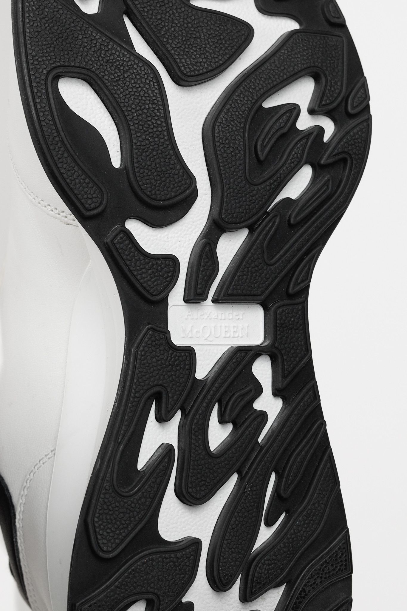 Alexander McQueen Alexander McQueen Sprint Runner White Black Leather Sneakers Size US 8.5 / IT 38.5 - 5 Thumbnail