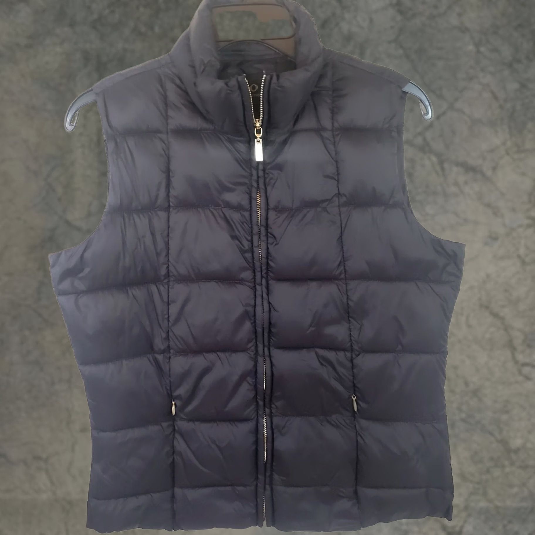 Vintage INSO Collection Women's L Black Quilted Full Zip Puffer Vest Size L / US 10 / IT 46 - 1 Thumbnail