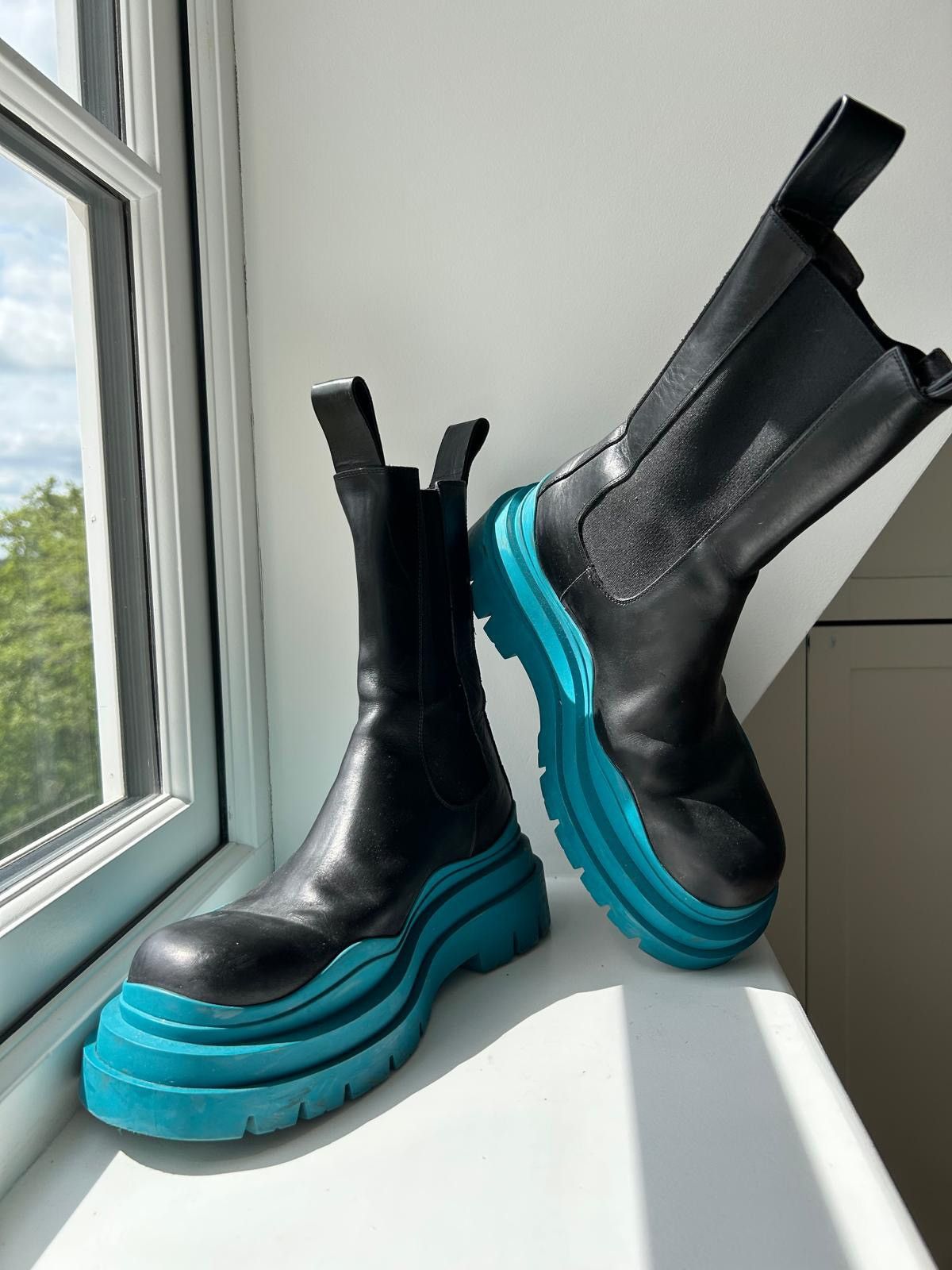 Bottega Veneta Bottega Veneta Black and Blue Tire Chelsea Boots EU 40 Size US 8.5 / EU 41-42 - 8 Thumbnail