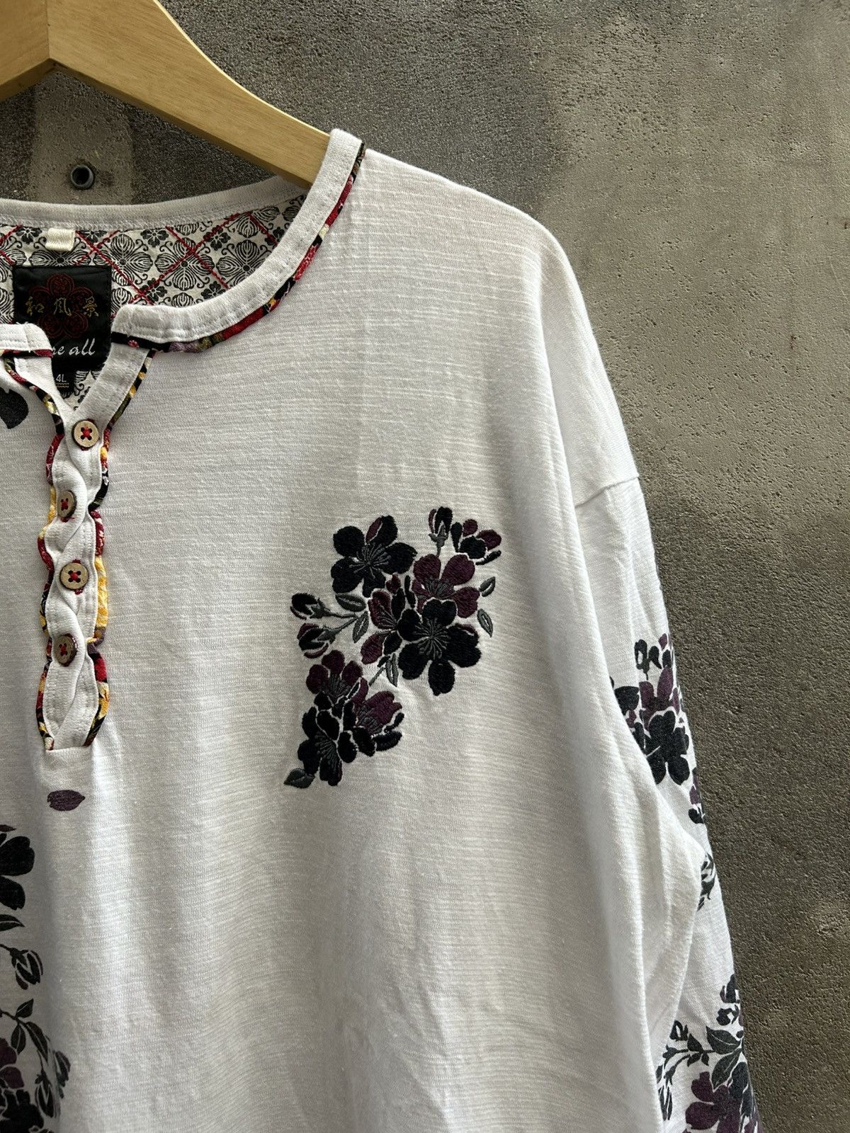 If Six Was Nine × Le Grande Bleu (L.G.B.) × Yohji Yamamoto Vintage Floral Henley Long Sleeve – White Size US XXL / EU 58 / 5 - 3 Thumbnail