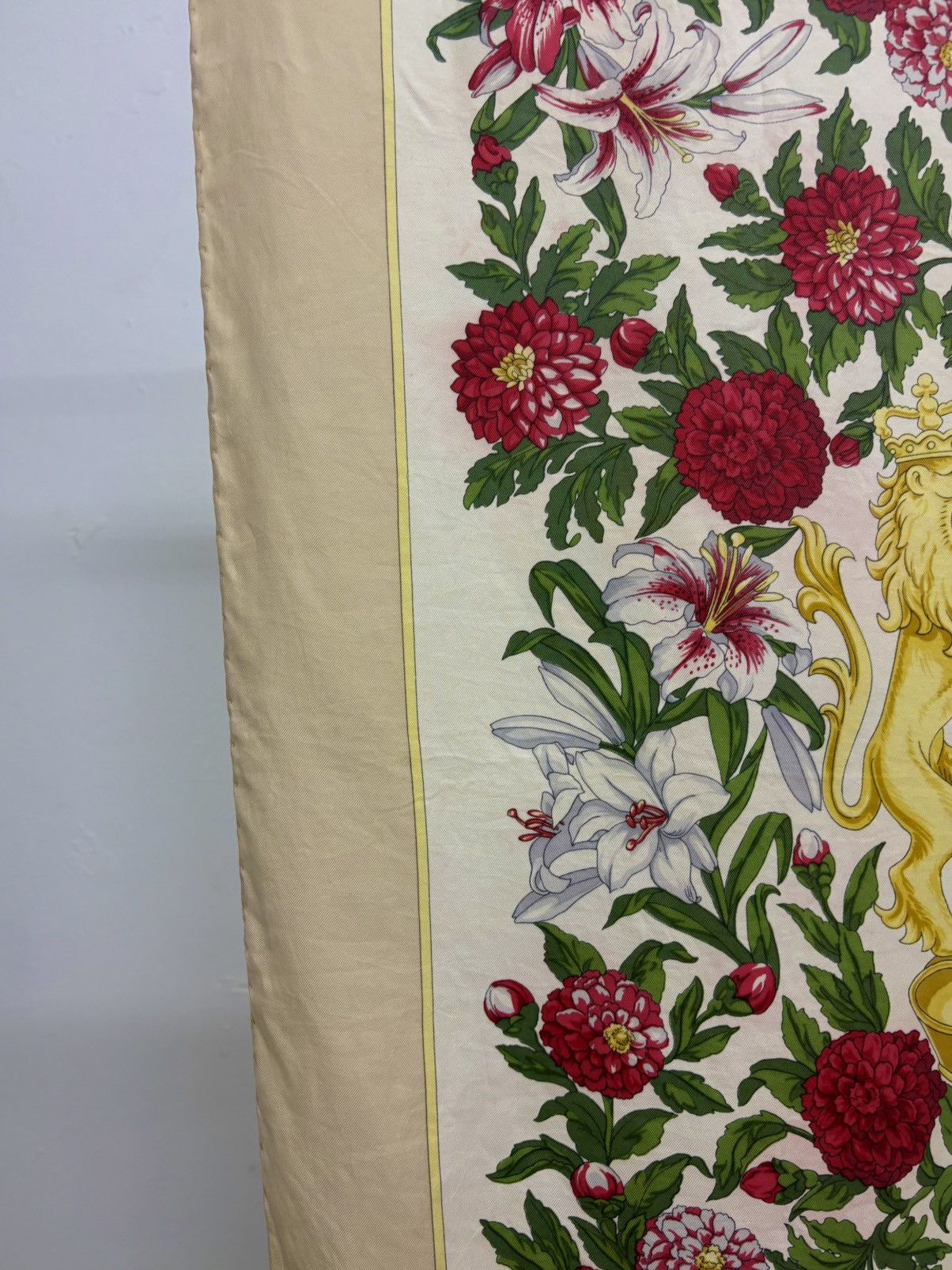 Burberry 90s Burberry Prorsum Golden Horse and Lion print silk scarf Size ONE SIZE - 7 Thumbnail