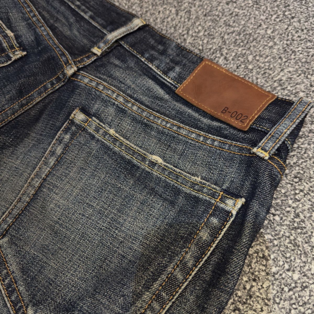 Undercover × Uniqlo 🔥🇯🇵 Japanese Uniqlo B002 Regular Fit Boot Cut Dark Blue Denim Size US 31 - 7 Thumbnail