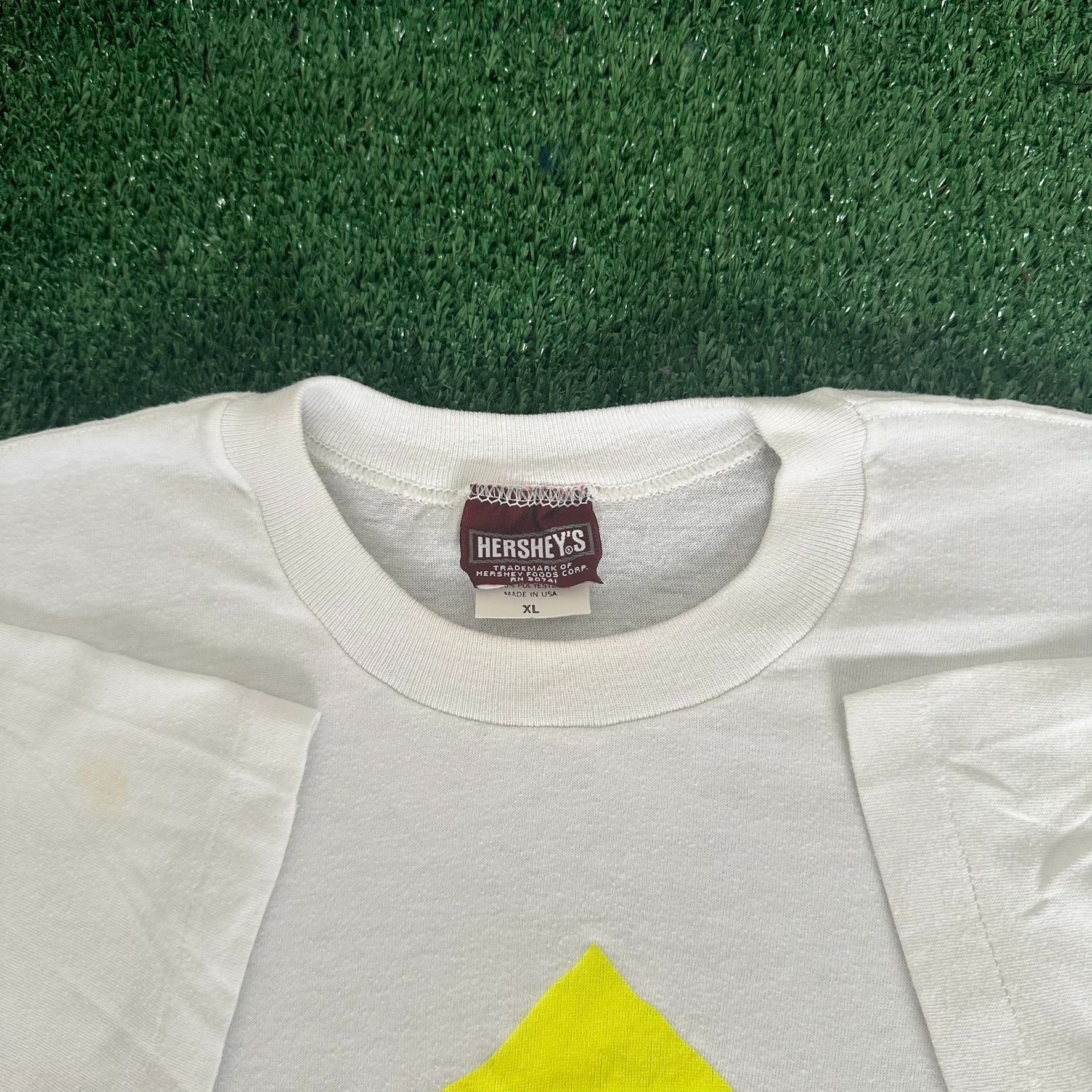 Vintage Vintage 90s Hershey’s Reese’s T-Shirt Chocolate Promo Neon T Size US L / EU 52-54 / 3 - 4 Thumbnail