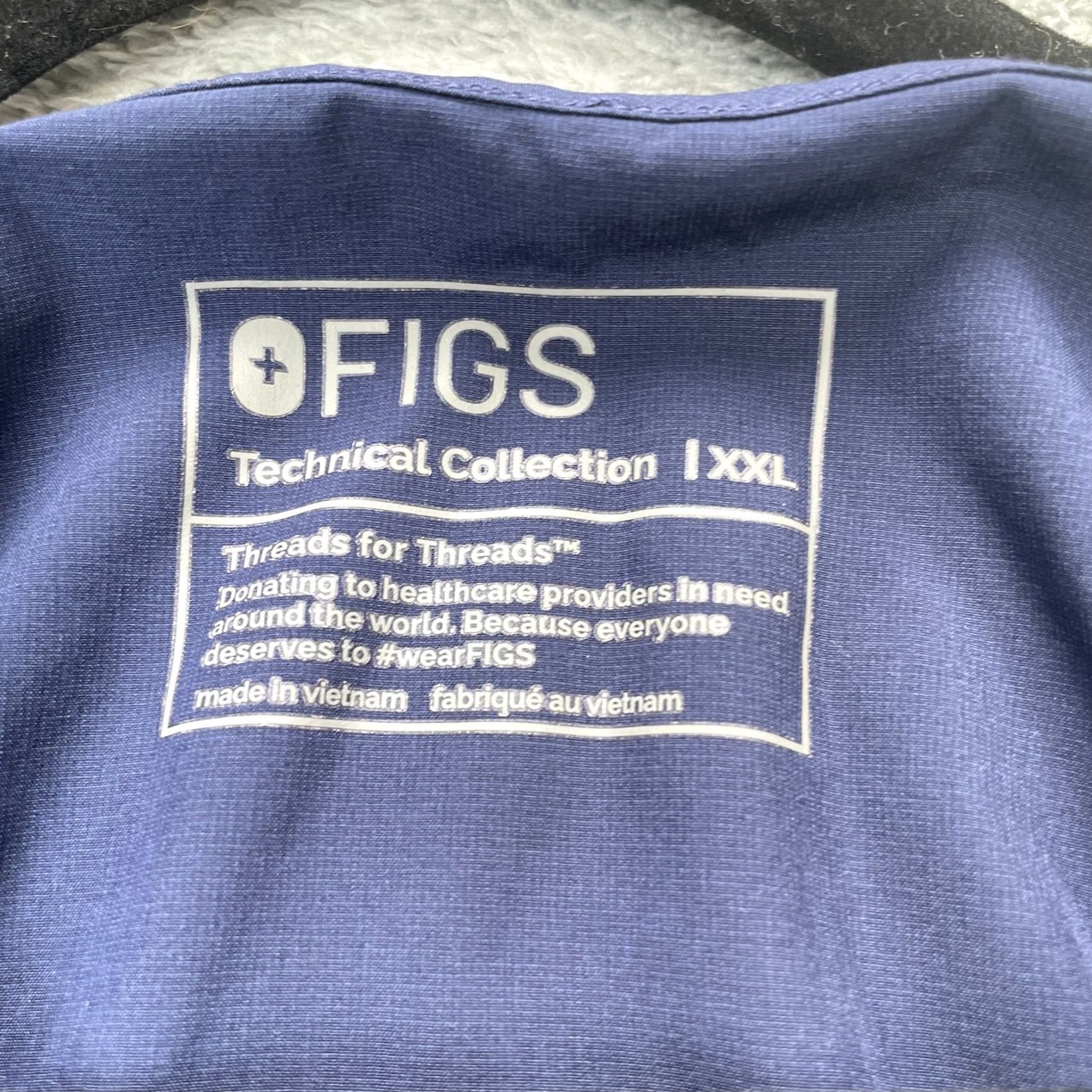Vintage FIGS Top Womens 2XL Blue Scrub Technical Collection Logo V Neck Nursing Medical Shirts Womens Blue 2XL Fig’s Top Size XXL / US 16-18 / IT 52-54 - 3 Thumbnail