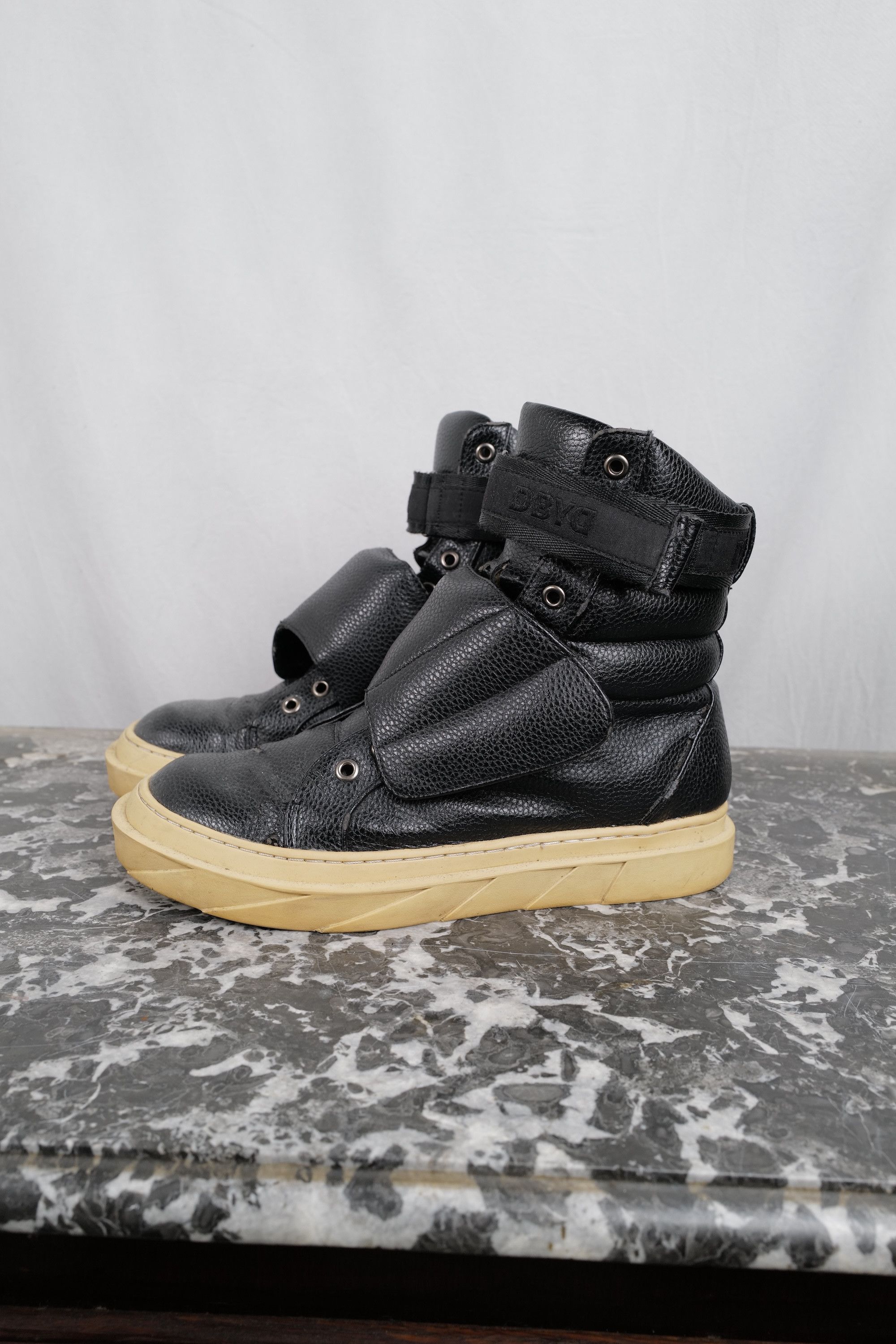 D by D DBYD HI-TOP FABRIC SNEAKER Size US 8 / EU 41 - 11 Thumbnail