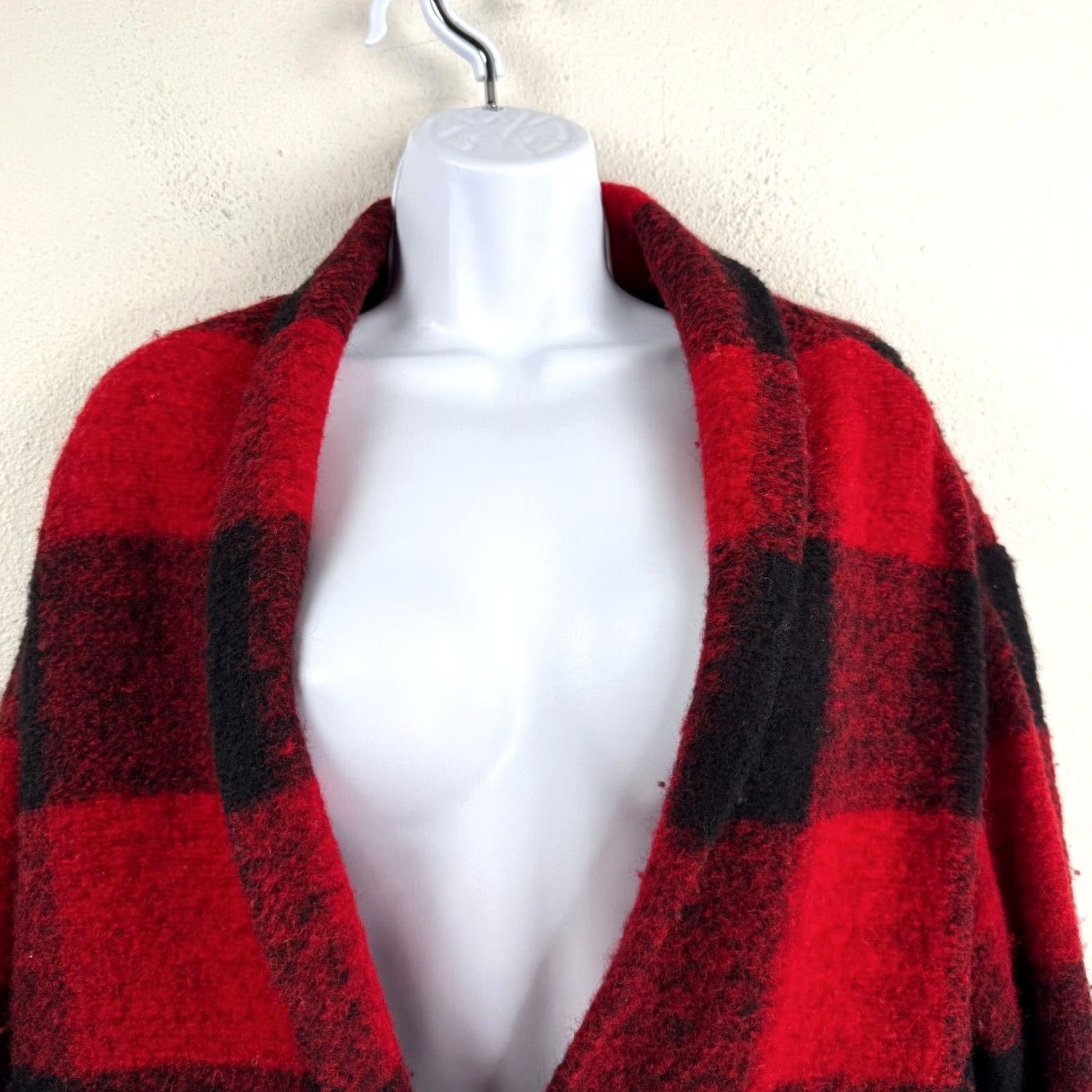 Aritzia Aritzia Wilfred Free Off Duty Jacket Womens S Wool Red Plaid Button reverse utility classic long sleeve Size S / US 4 / IT 40 - 2 Thumbnail
