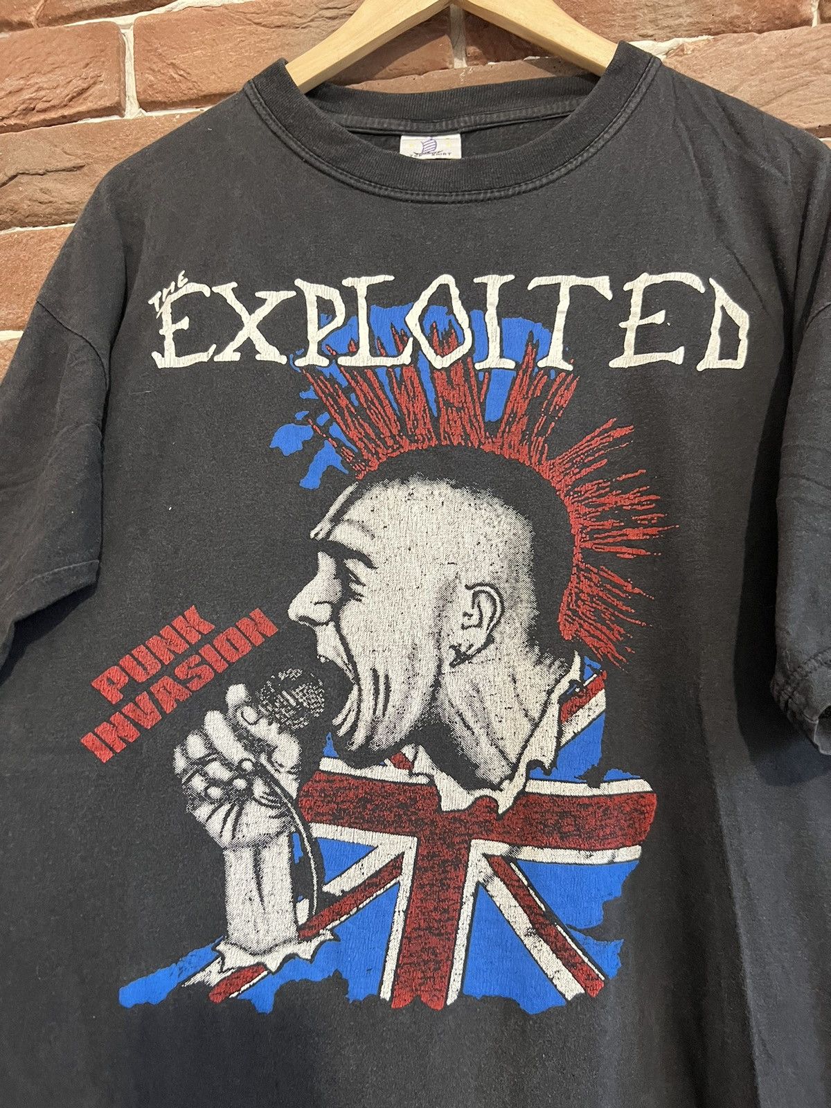 Band Tees Rare Vintage 90s The Exploited Punk Invasion Band Tee Trashe Size US L / EU 52-54 / 3 - 3 Thumbnail
