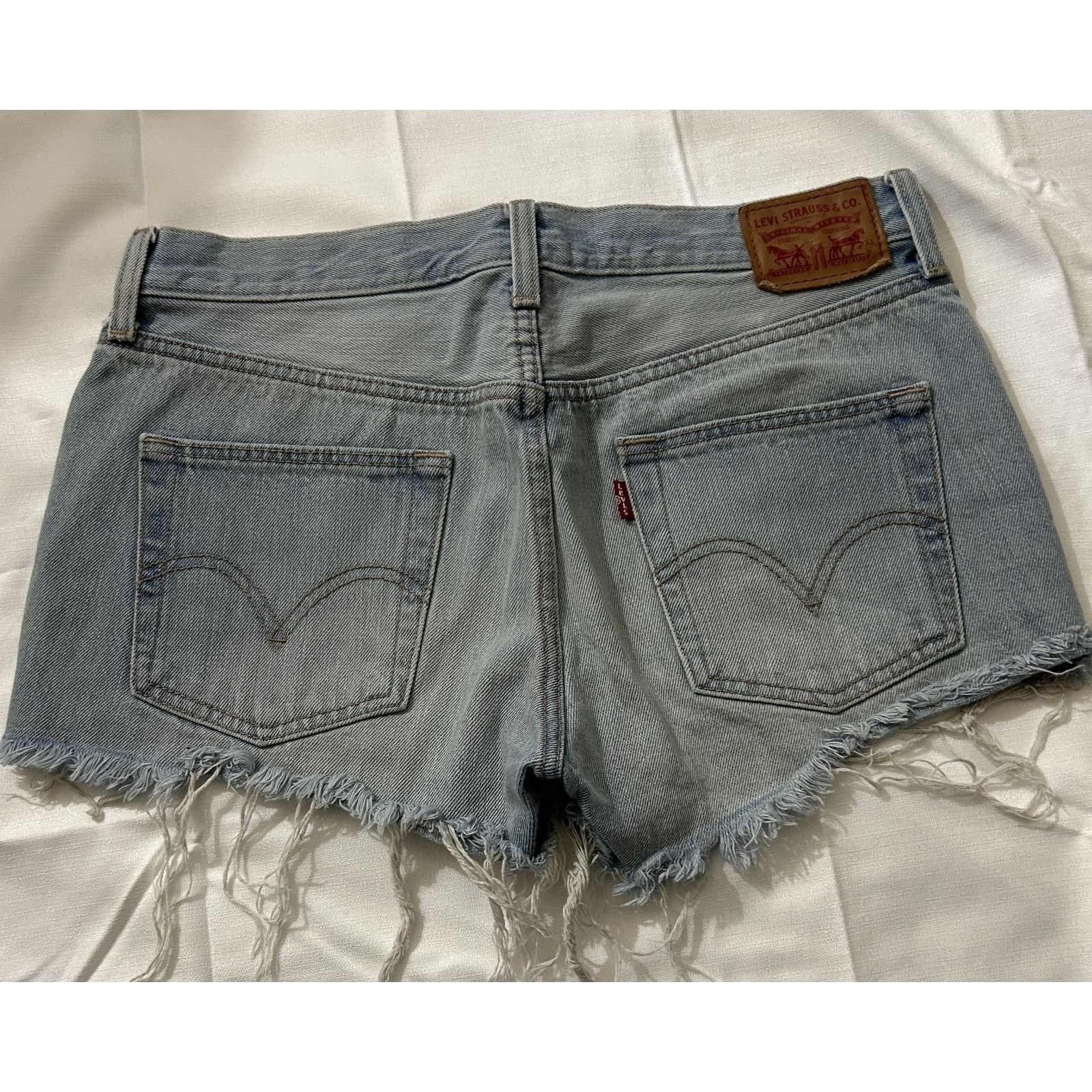 Levi's Women's Levi's 501 Denim Jean Shorts-Light Wash Size 27 Size 27" / US 4 / IT 40 - 2 Thumbnail