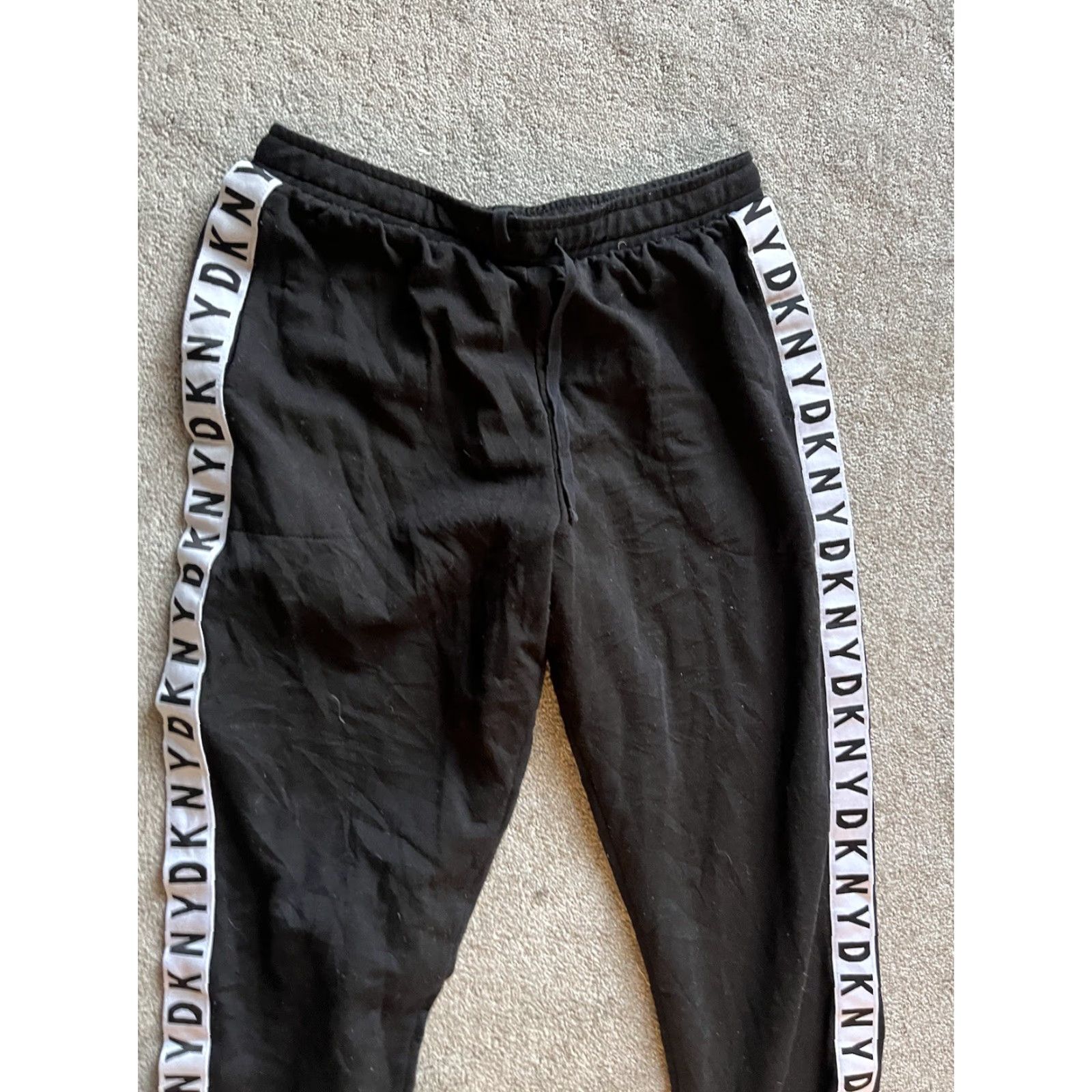 DKNY DKNY Fleece Sweatpants Pants Black Size Medium Women Adult Medium Regular DKNY Sportswear Jogger Pants Autumn Winter 90s? (no, must not add uncertain) Size 32" / US 10 / IT 46 - 2 Thumbnail