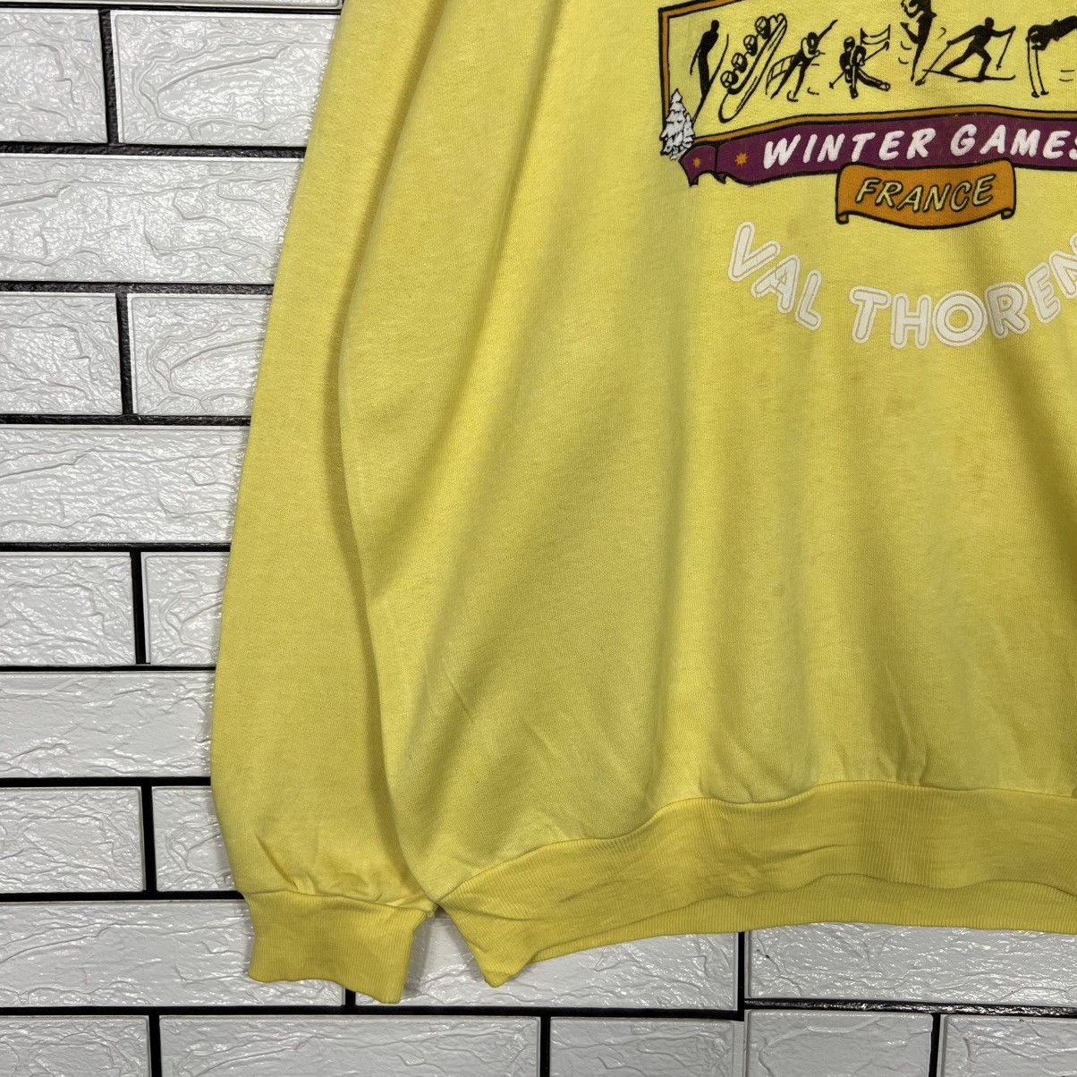 Vintage Vintage 80's Val Thorens France Ski Sweatshirt #4273-C194 Size US XL / EU 56 / 4 - 6 Thumbnail